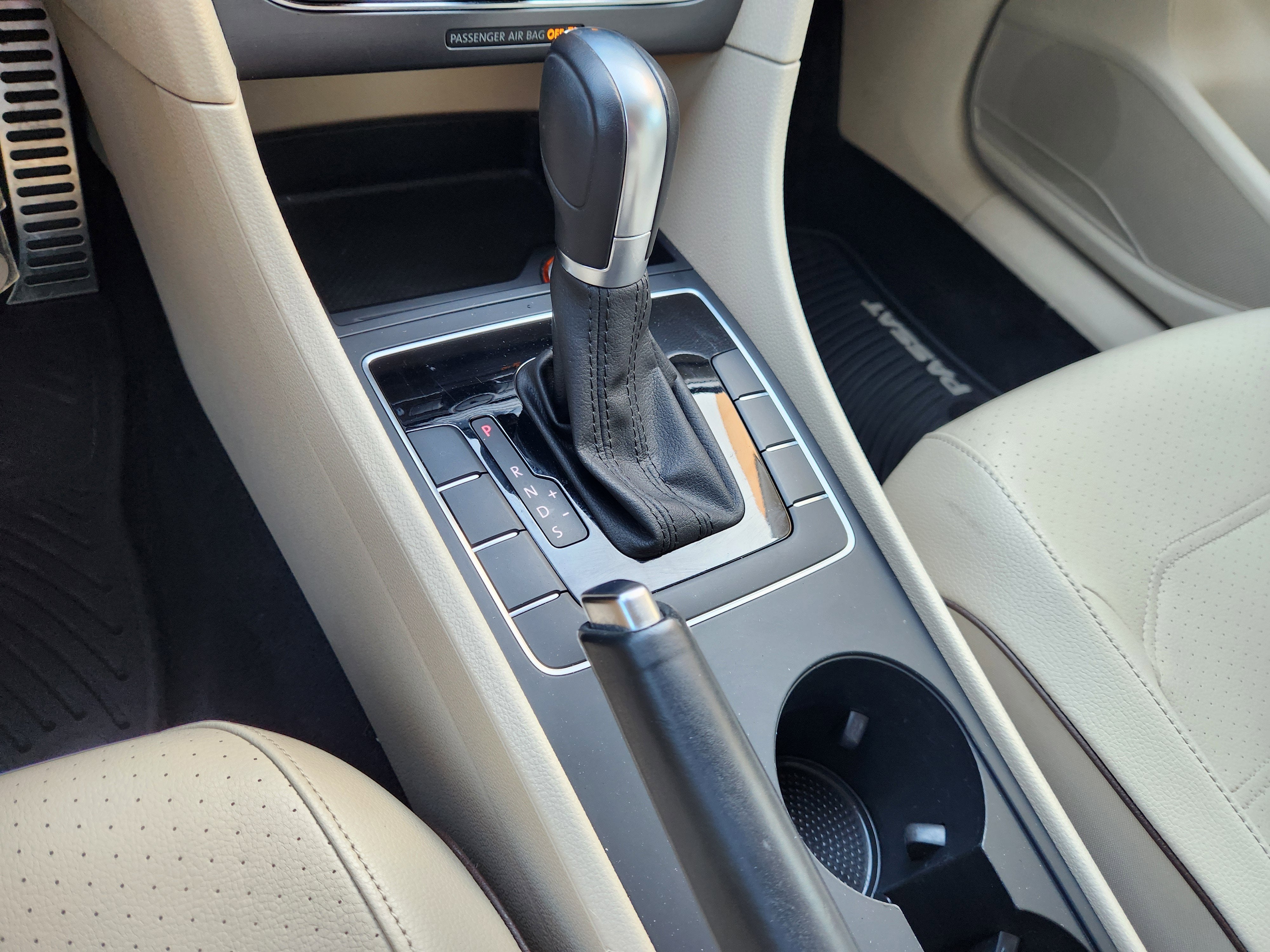 2017 Volkswagen Passat R-Line w/Comfort Pkg