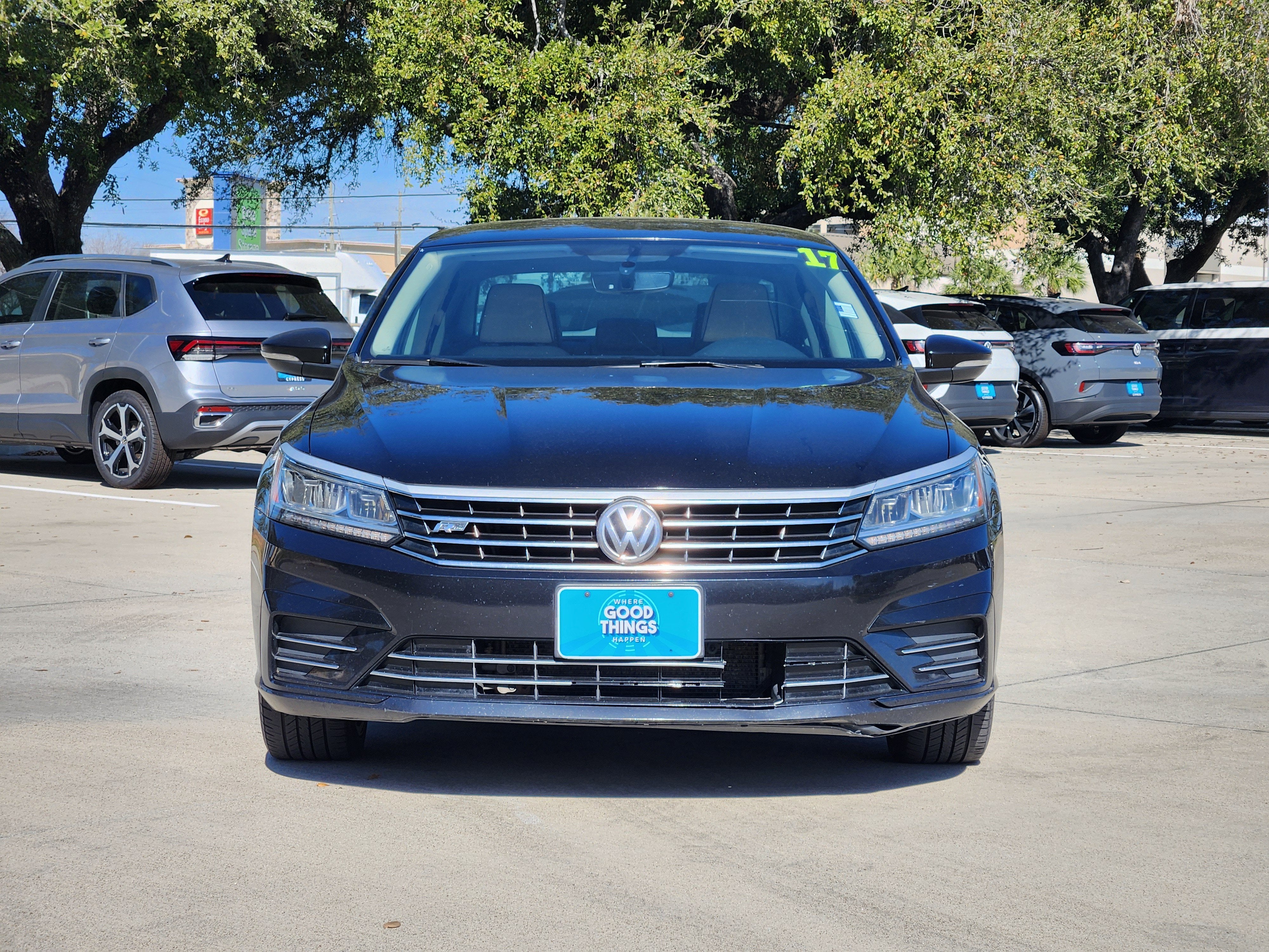 2017 Volkswagen Passat R-Line w/Comfort Pkg