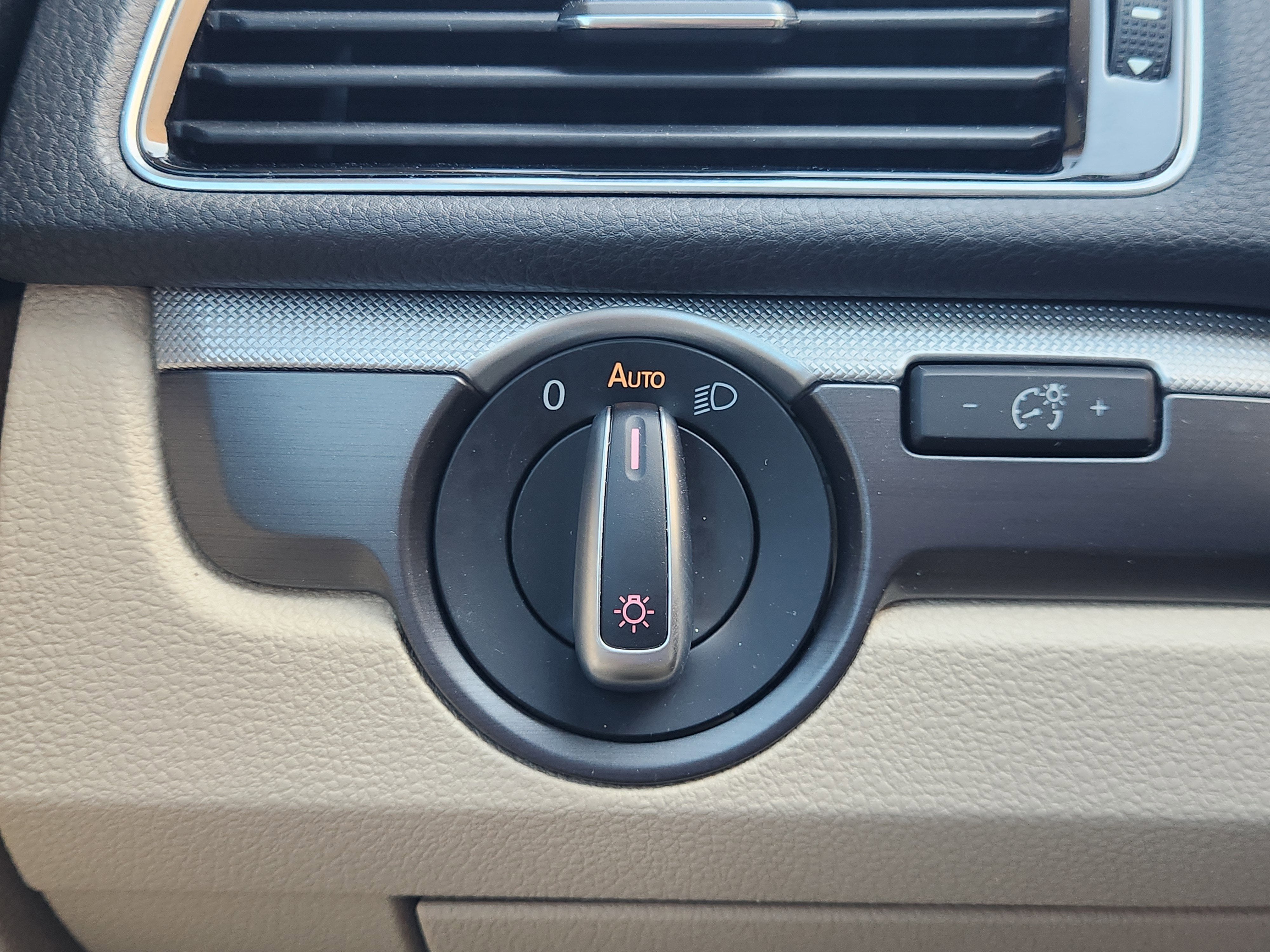 2017 Volkswagen Passat R-Line w/Comfort Pkg