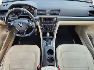 2017 Volkswagen Passat R-Line w/Comfort Pkg