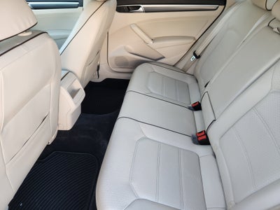 2017 Volkswagen Passat R-Line w/Comfort Pkg