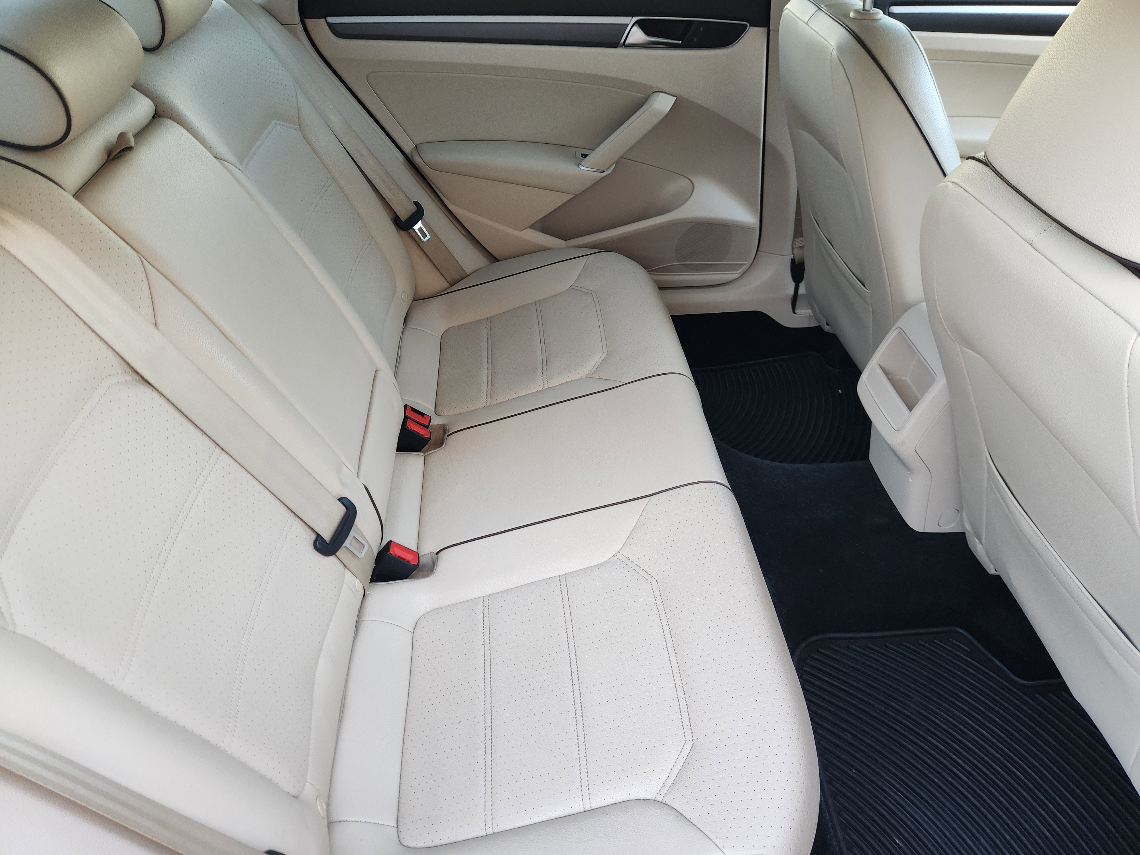 2017 Volkswagen Passat R-Line w/Comfort Pkg