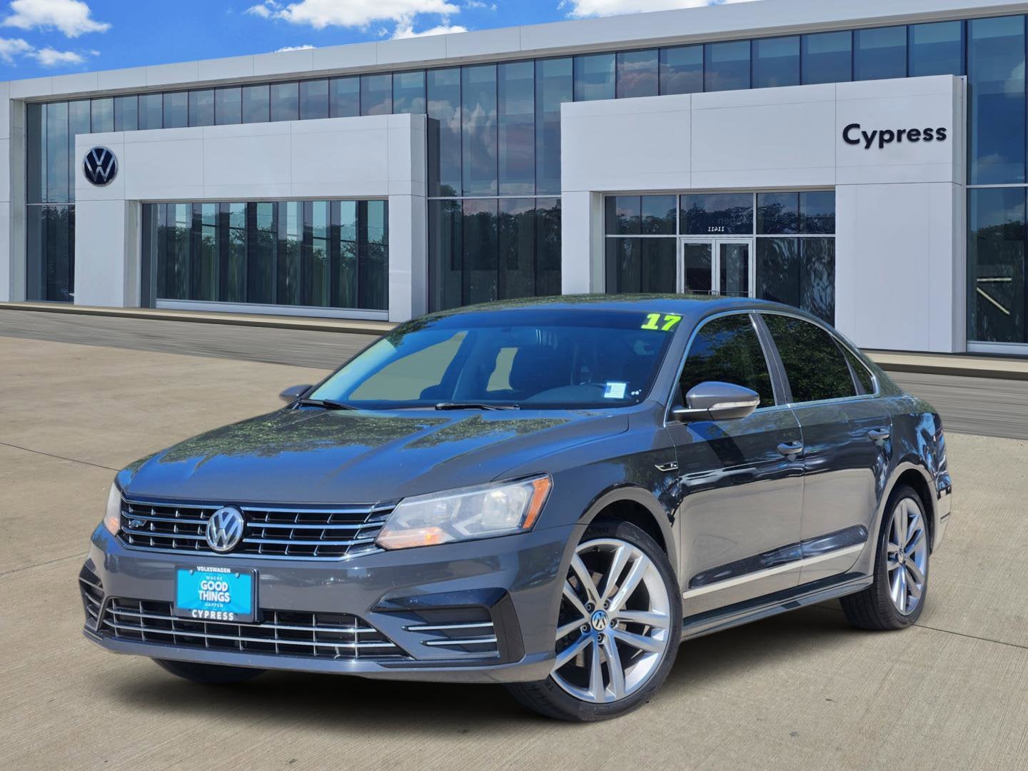 2017 Volkswagen Passat 1.8T R-Line w/ Comfort Pkg. Auto's photo