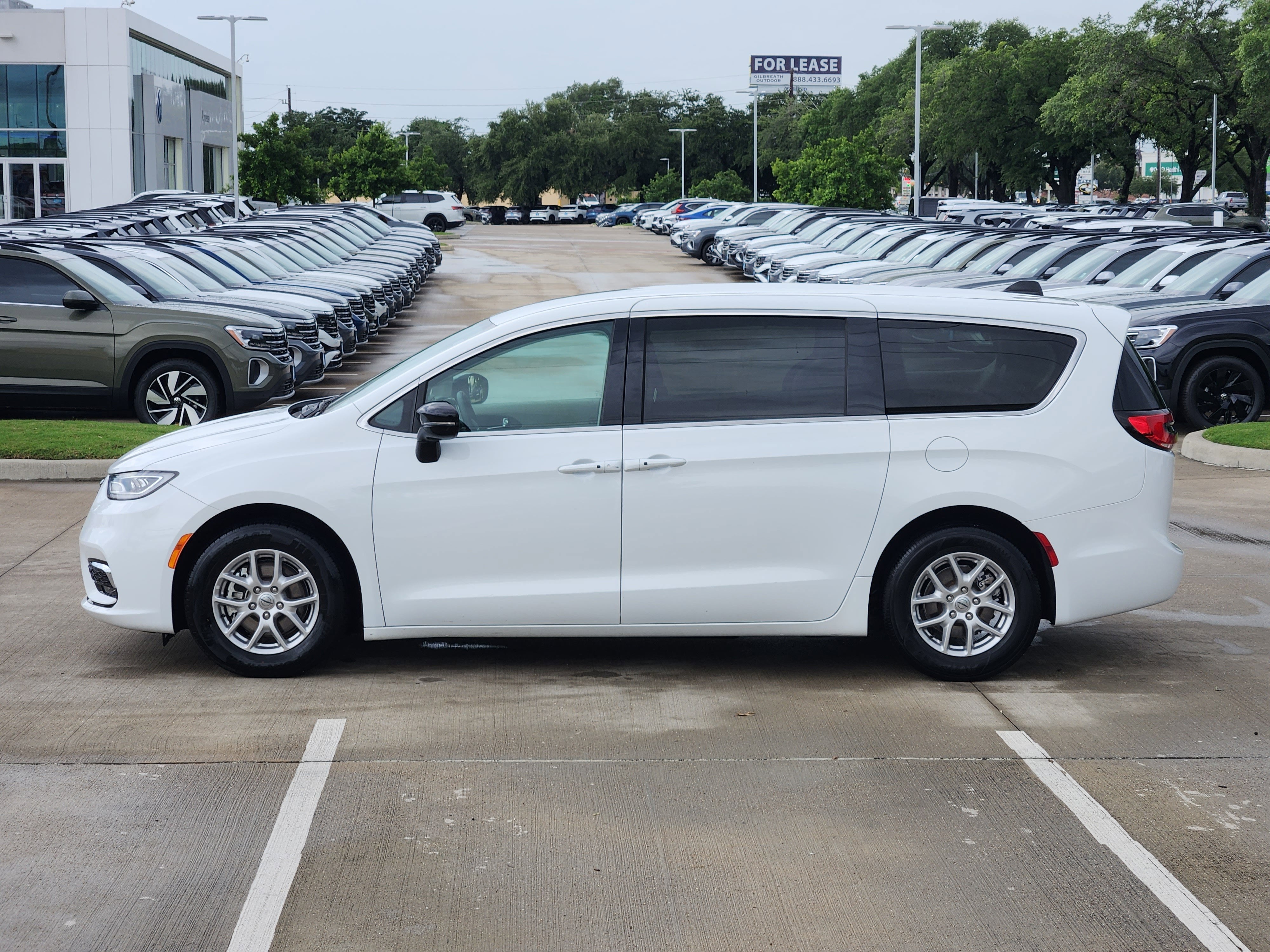 2024 Chrysler Pacifica Touring L