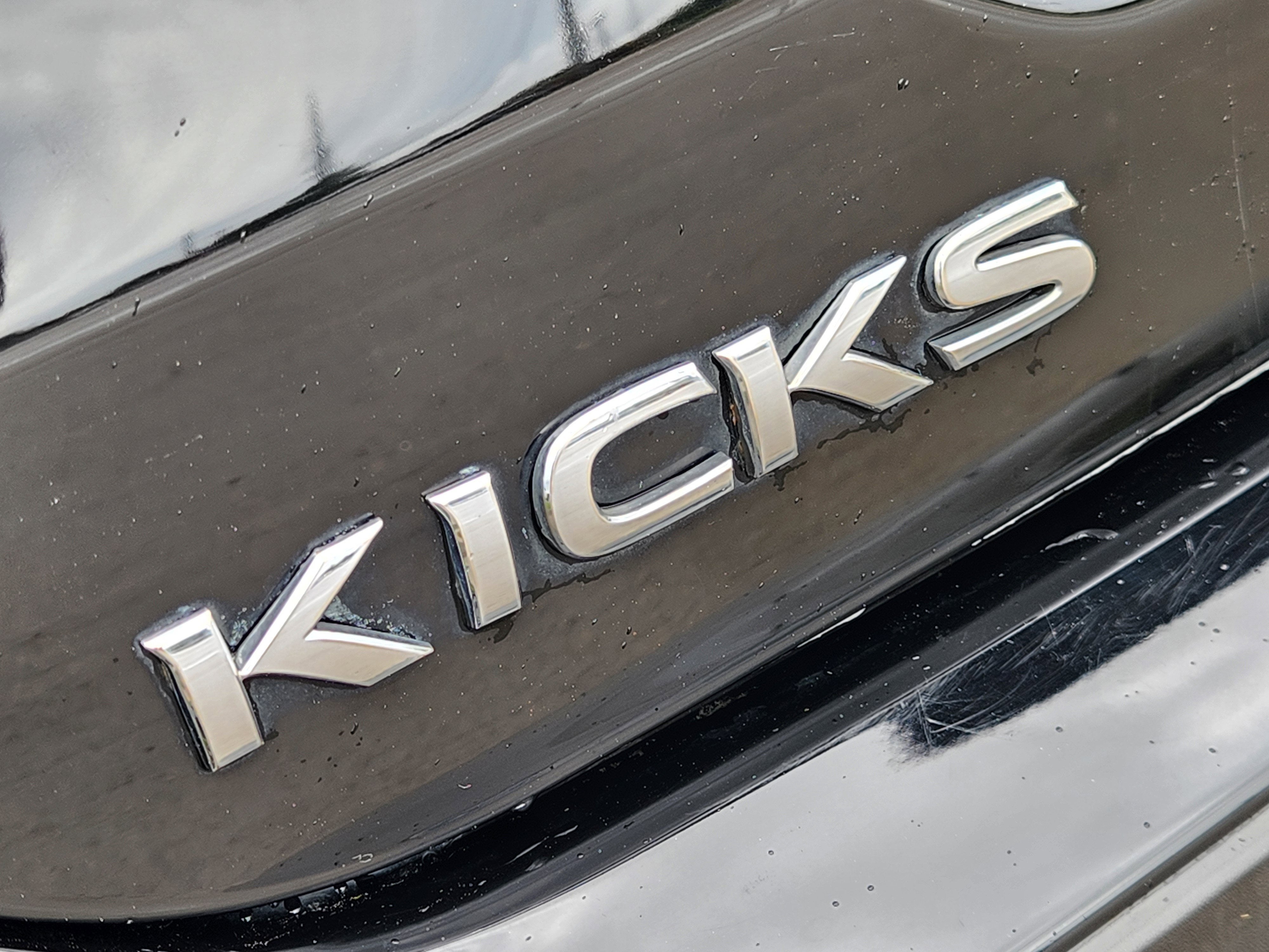 2022 Nissan Kicks SV