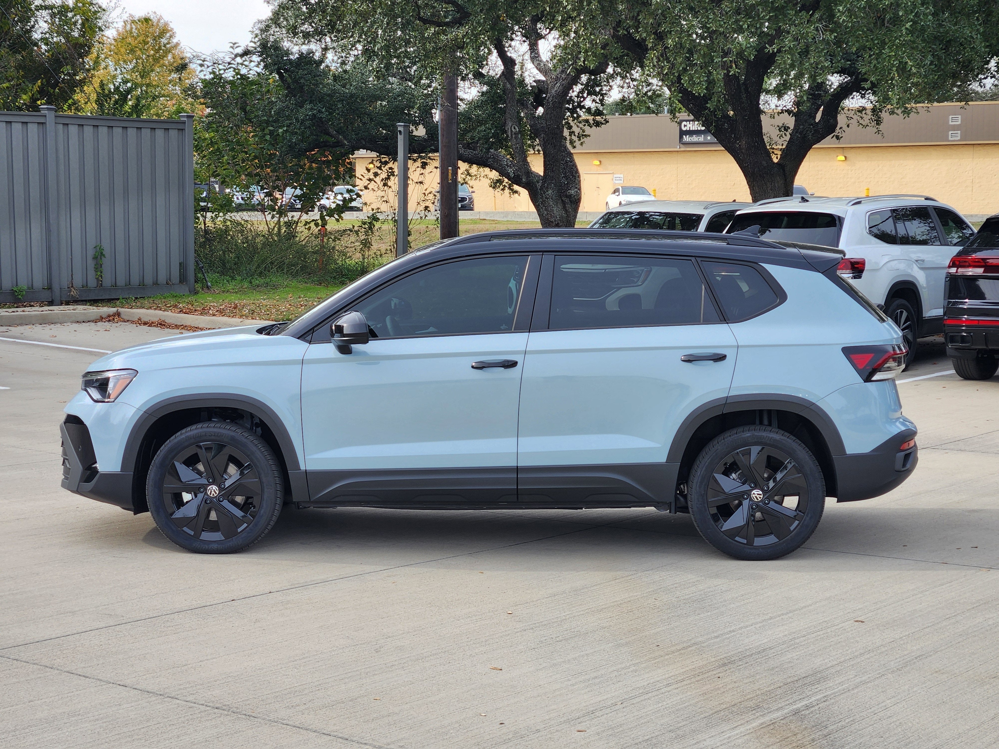 2026 Volkswagen Taos SE Black