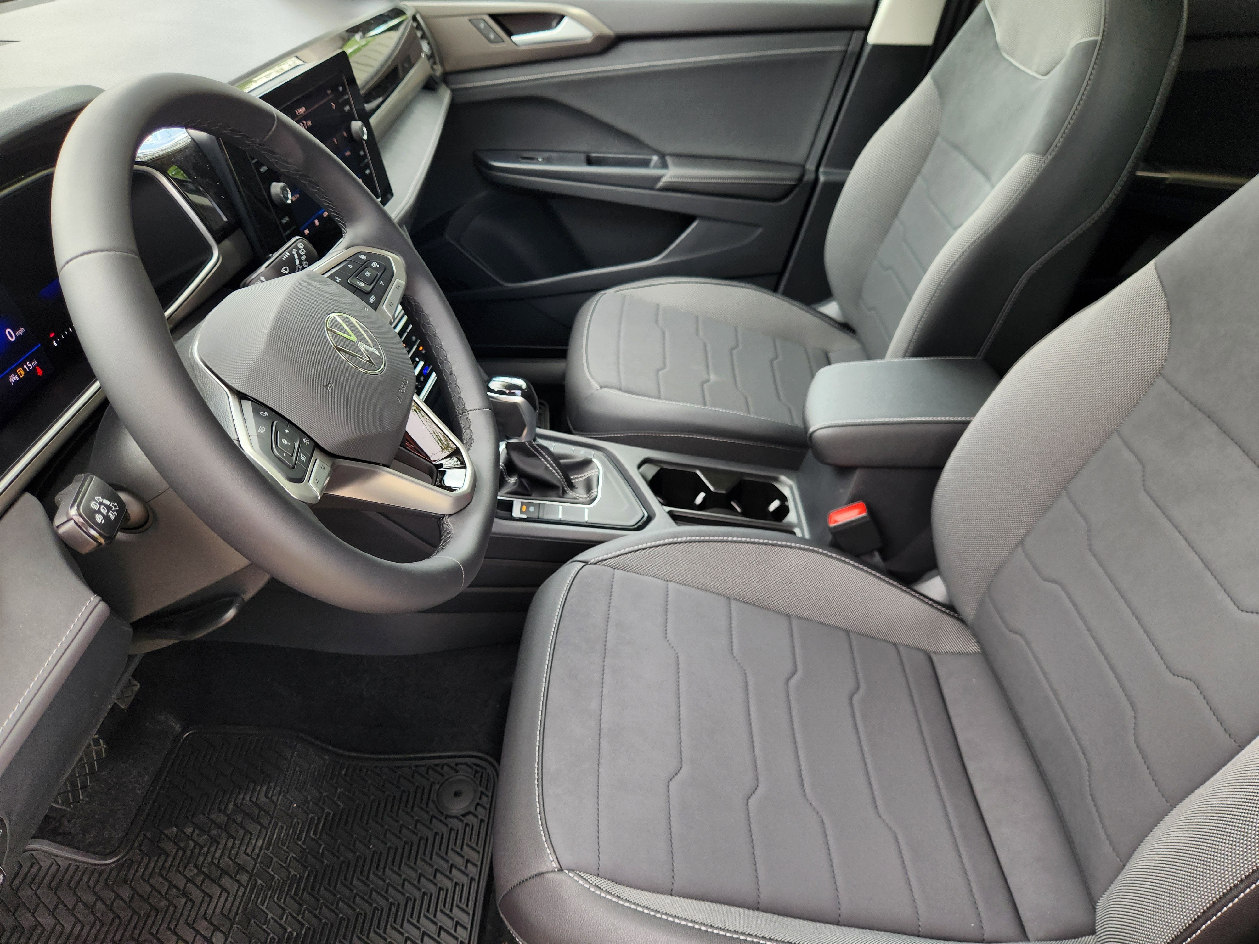 2026 Volkswagen Taos SE Black