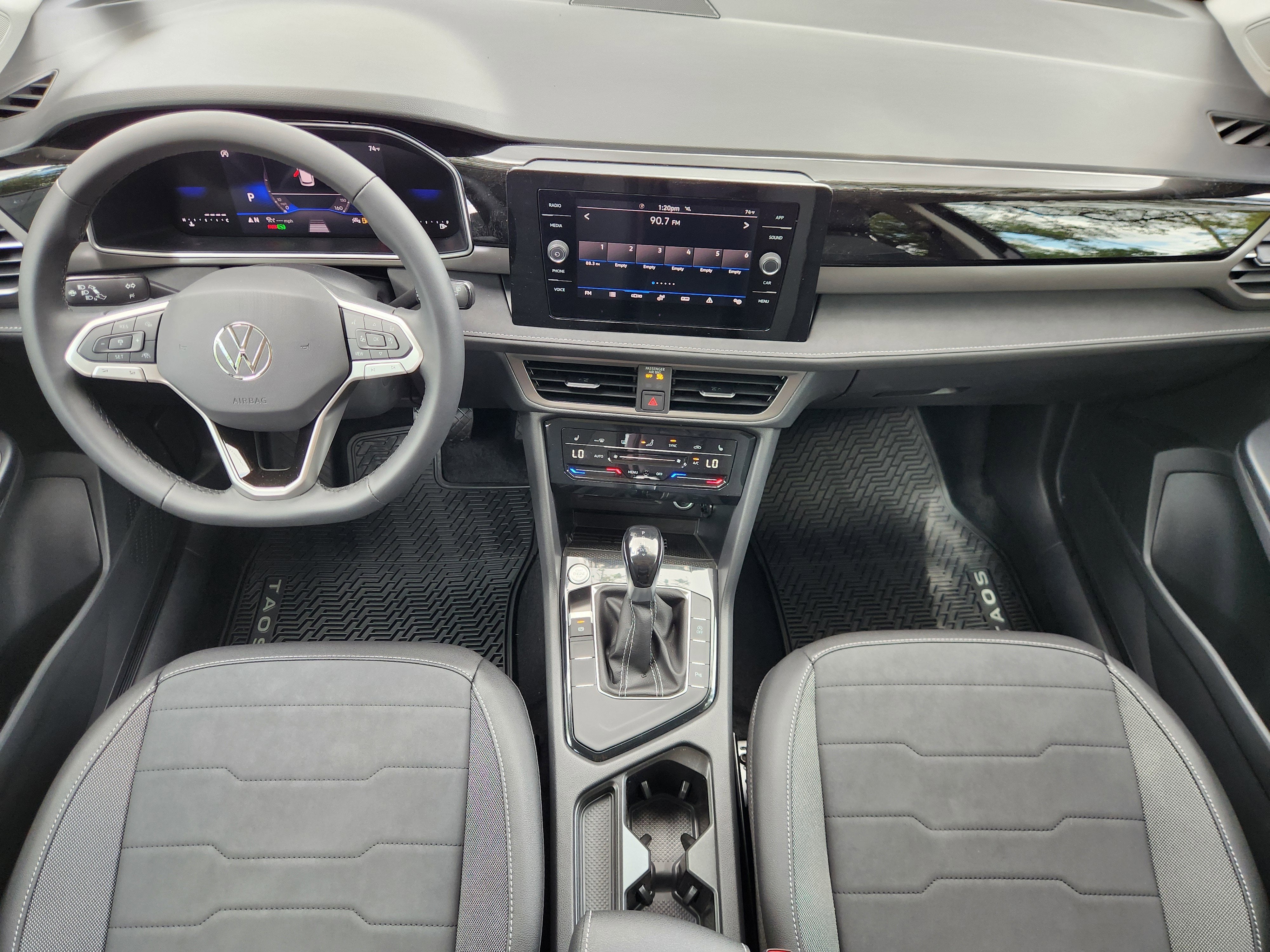 2026 Volkswagen Taos SE Black