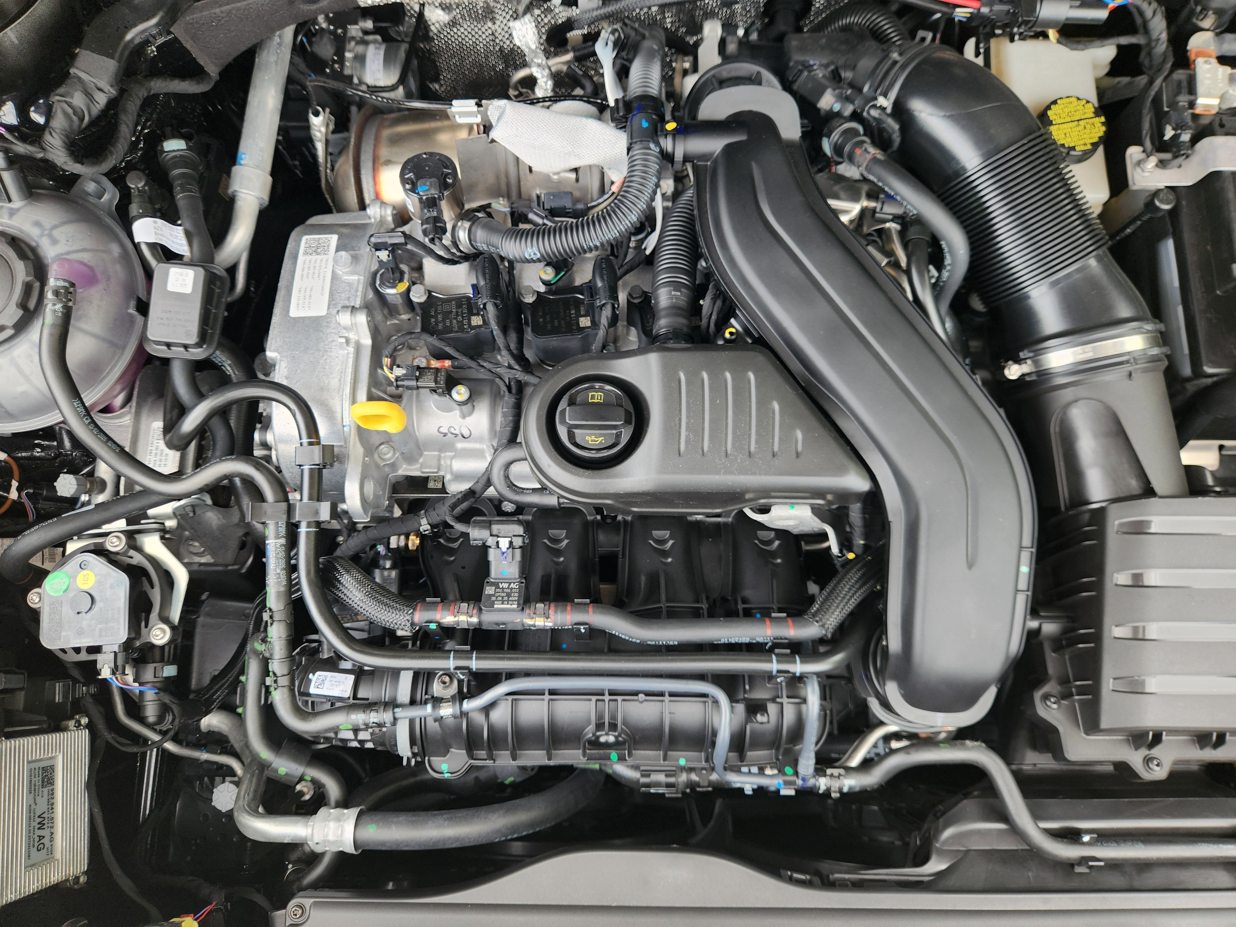 2026 Volkswagen Taos SE Black