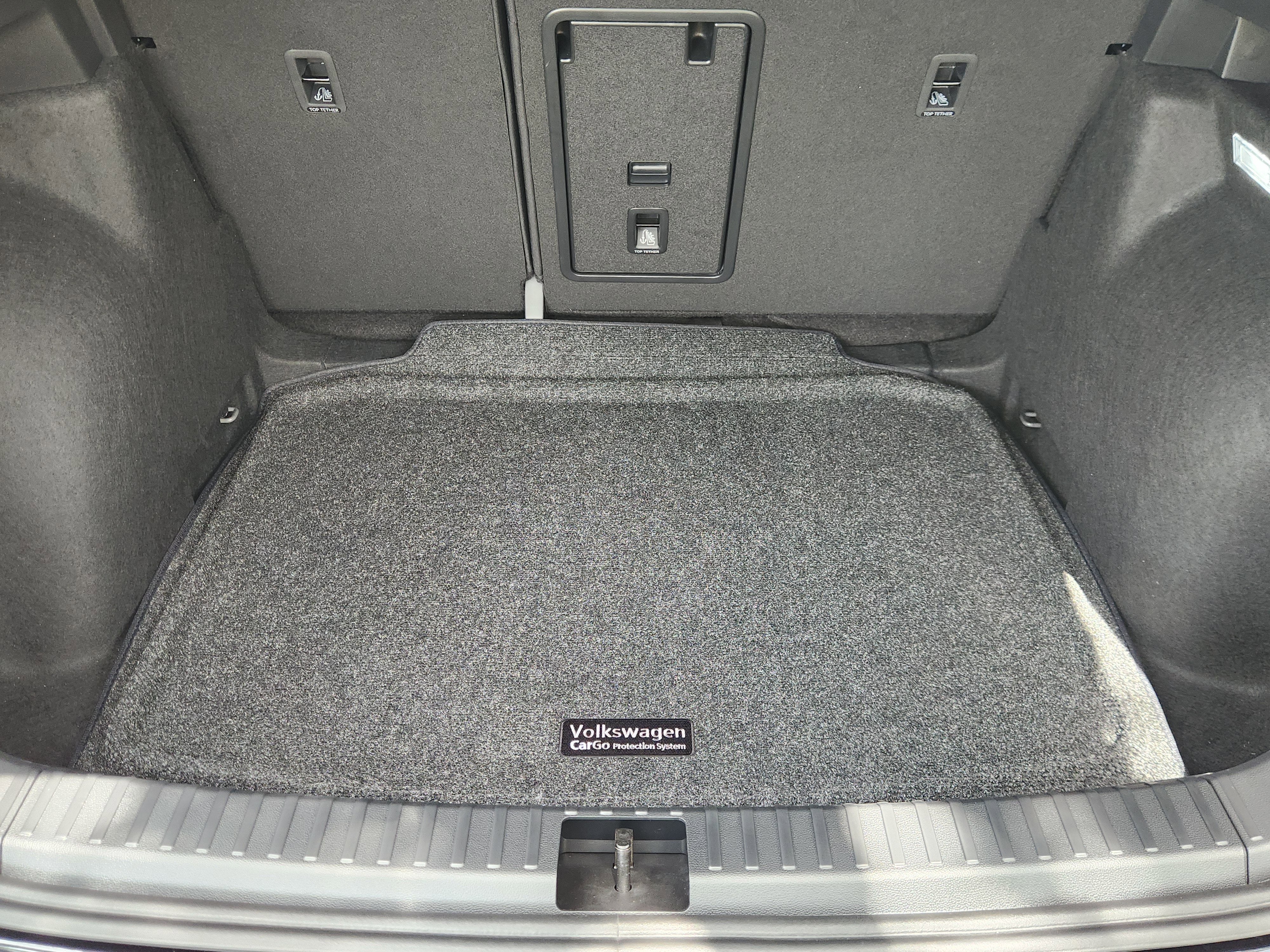 2026 Volkswagen Taos SE Black