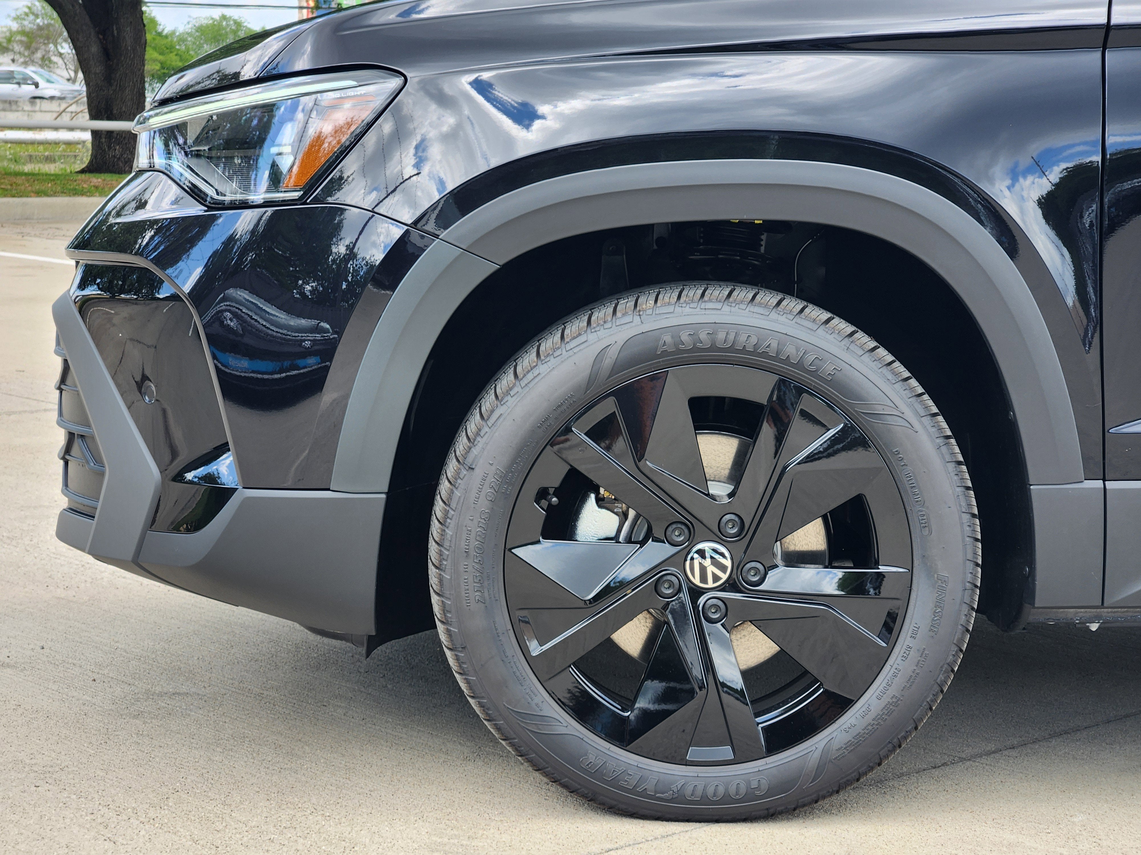 2026 Volkswagen Taos SE Black