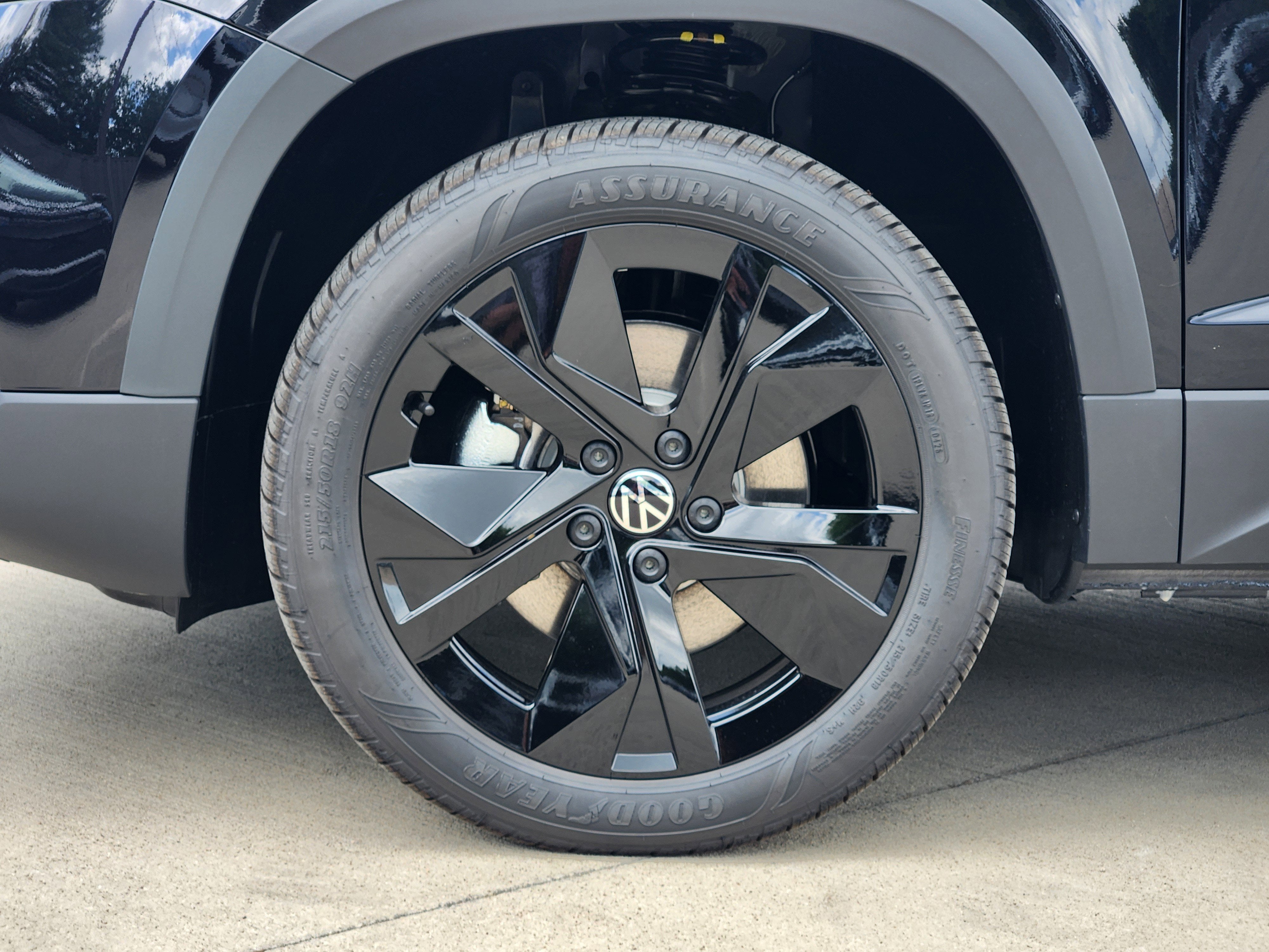 2026 Volkswagen Taos SE Black