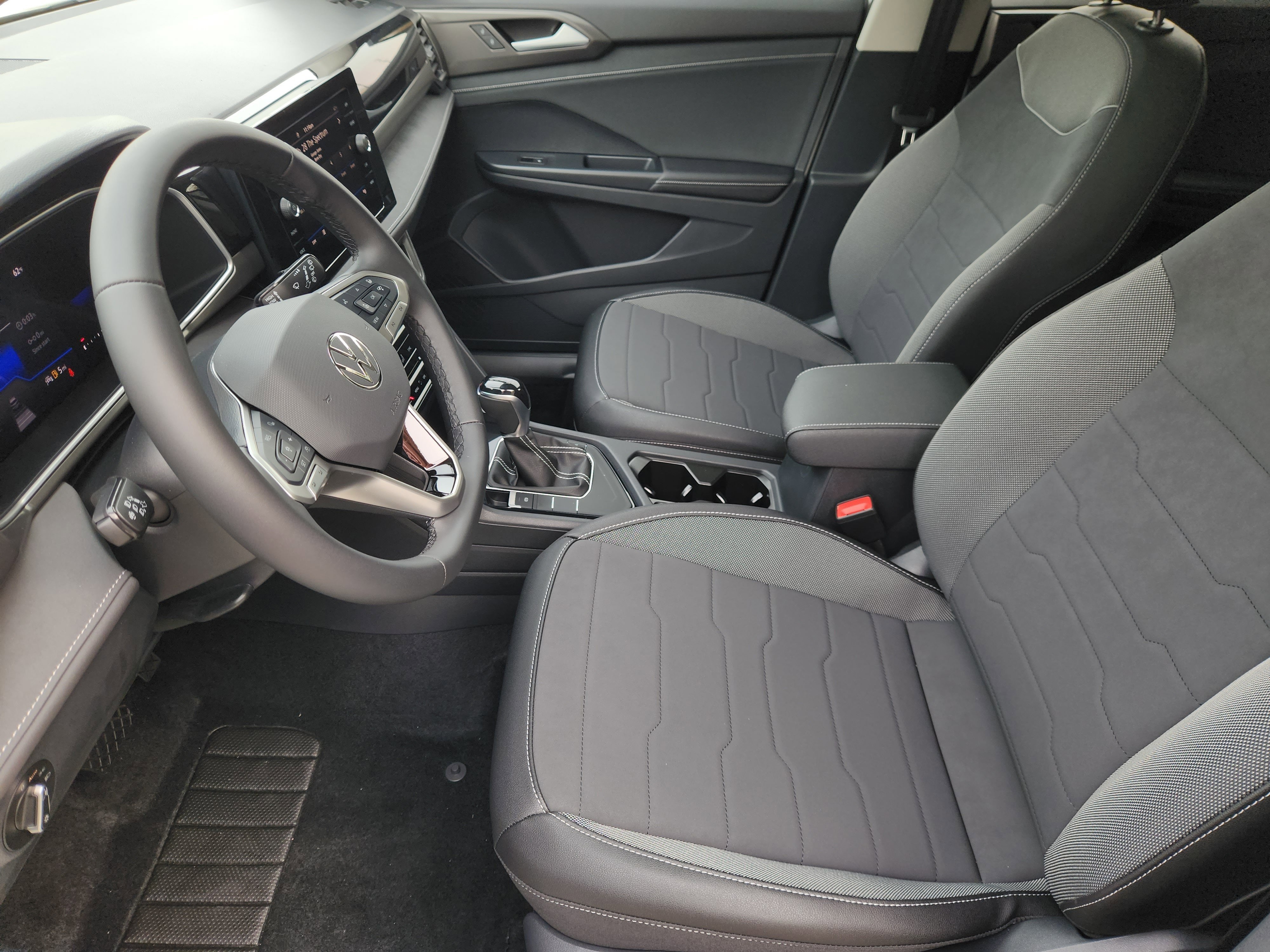 2026 Volkswagen Taos SE Black