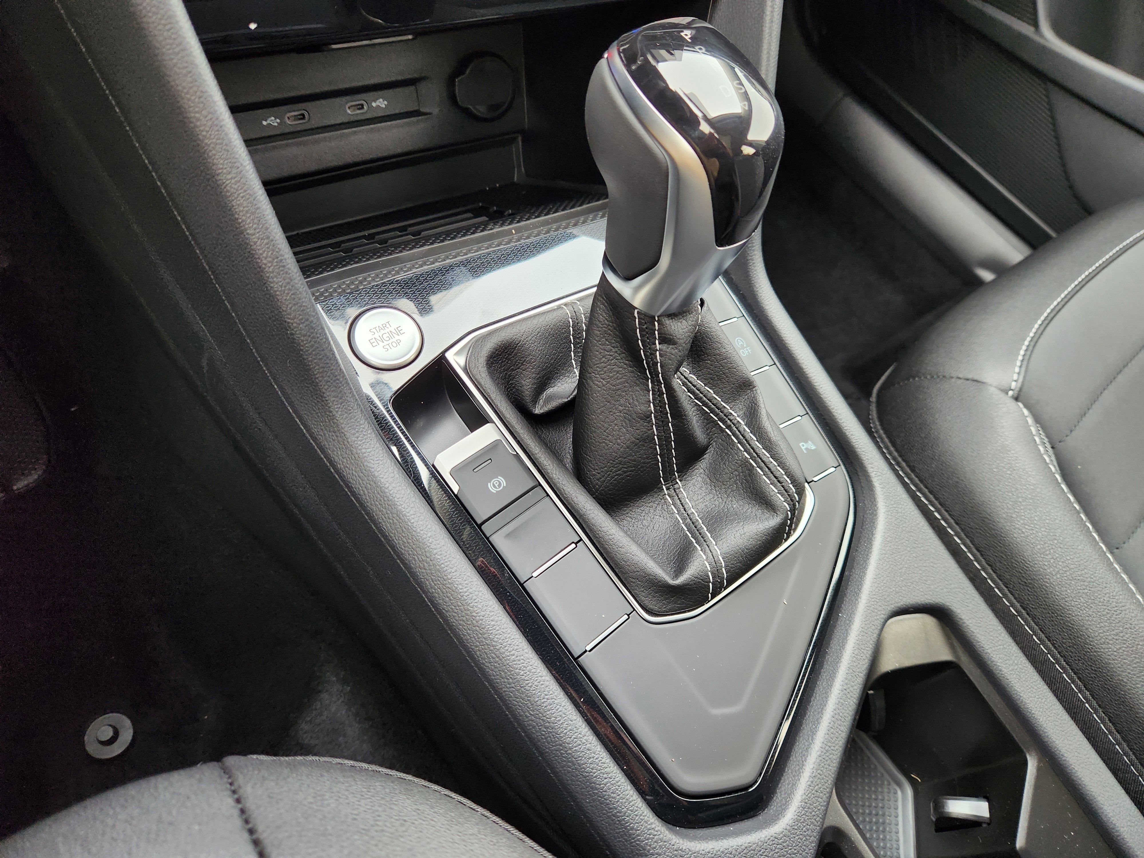 2026 Volkswagen Taos SE Black