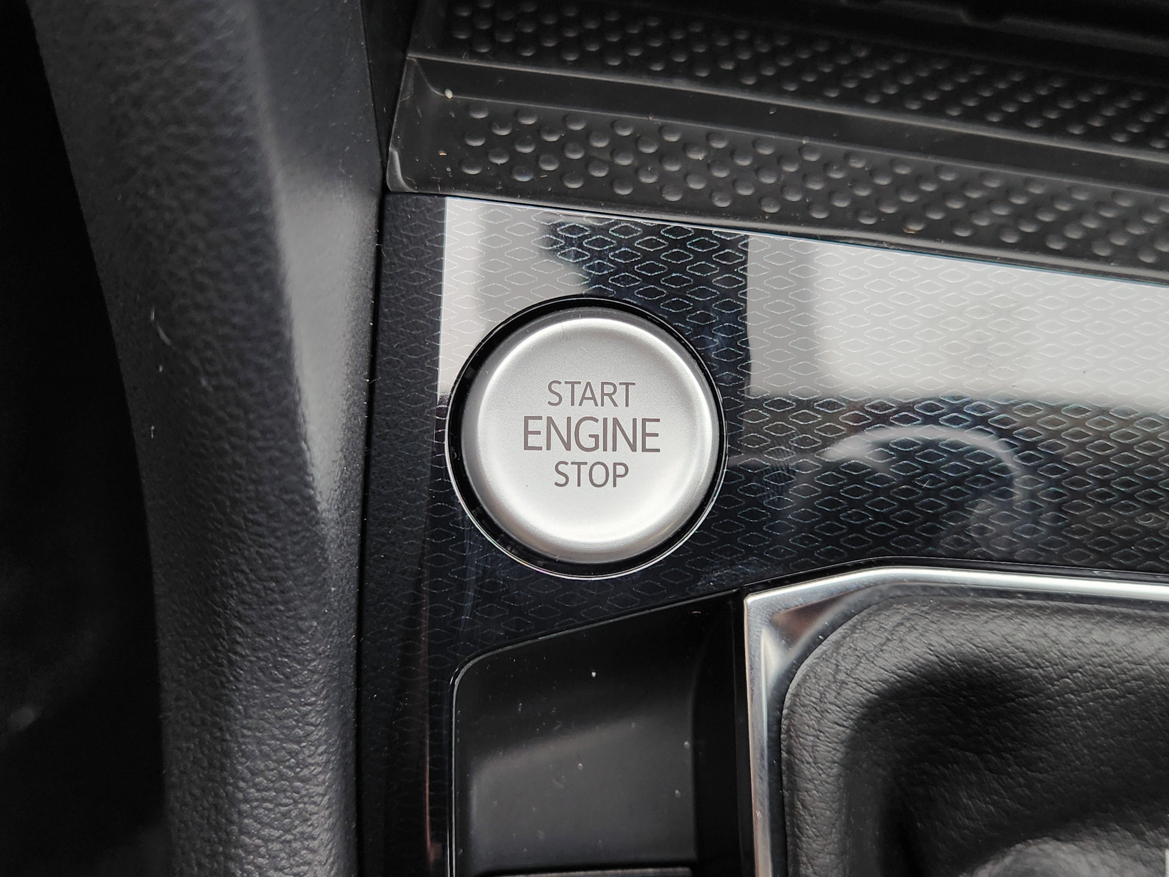 2026 Volkswagen Taos SE Black