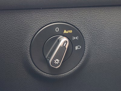 2026 Volkswagen Taos SE Black