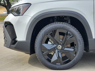 2026 Volkswagen Taos SE Black