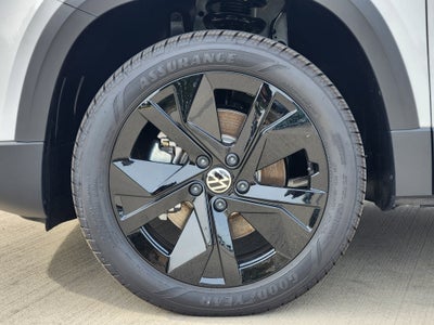 2026 Volkswagen Taos SE Black