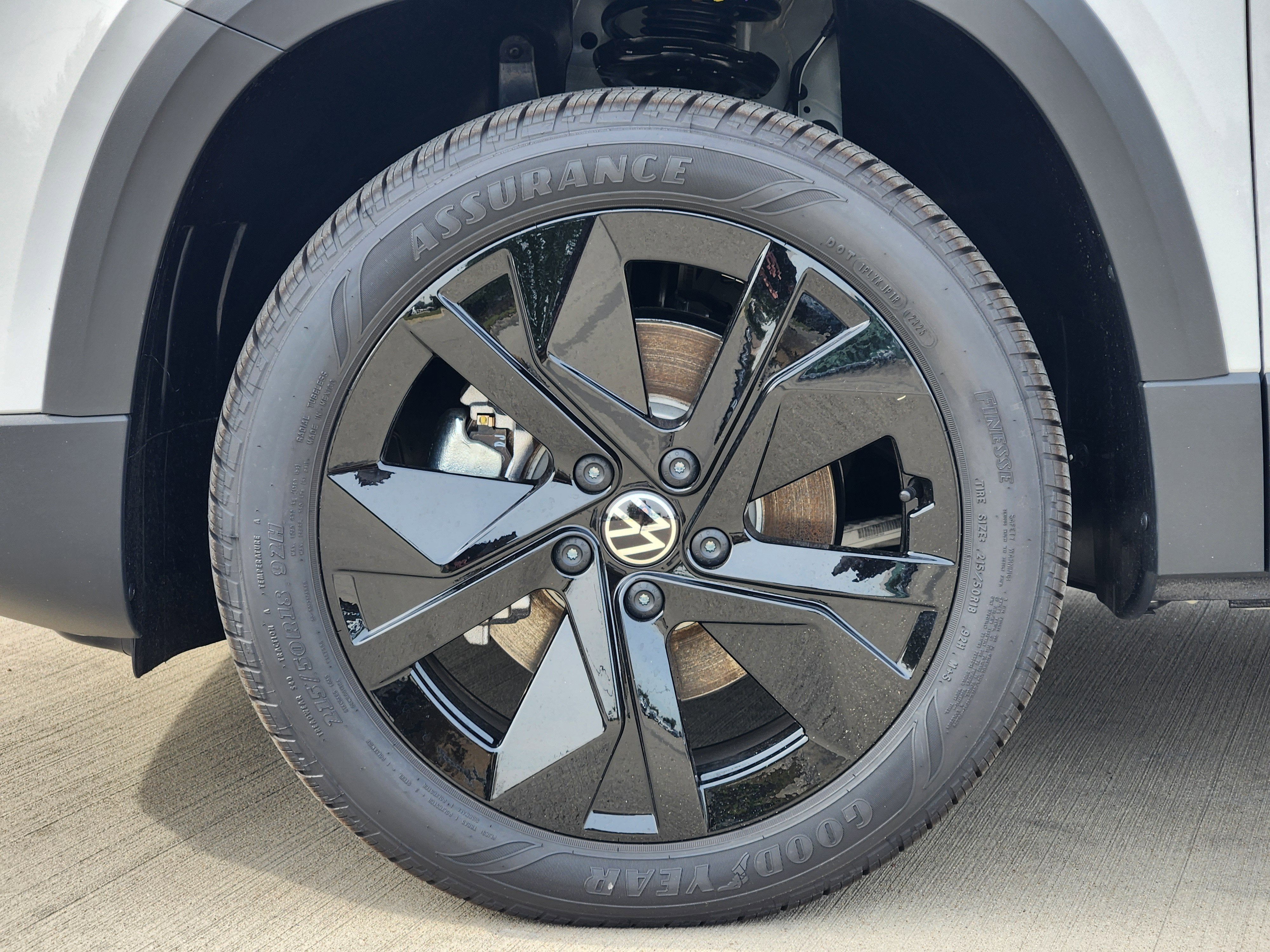 2026 Volkswagen Taos SE Black