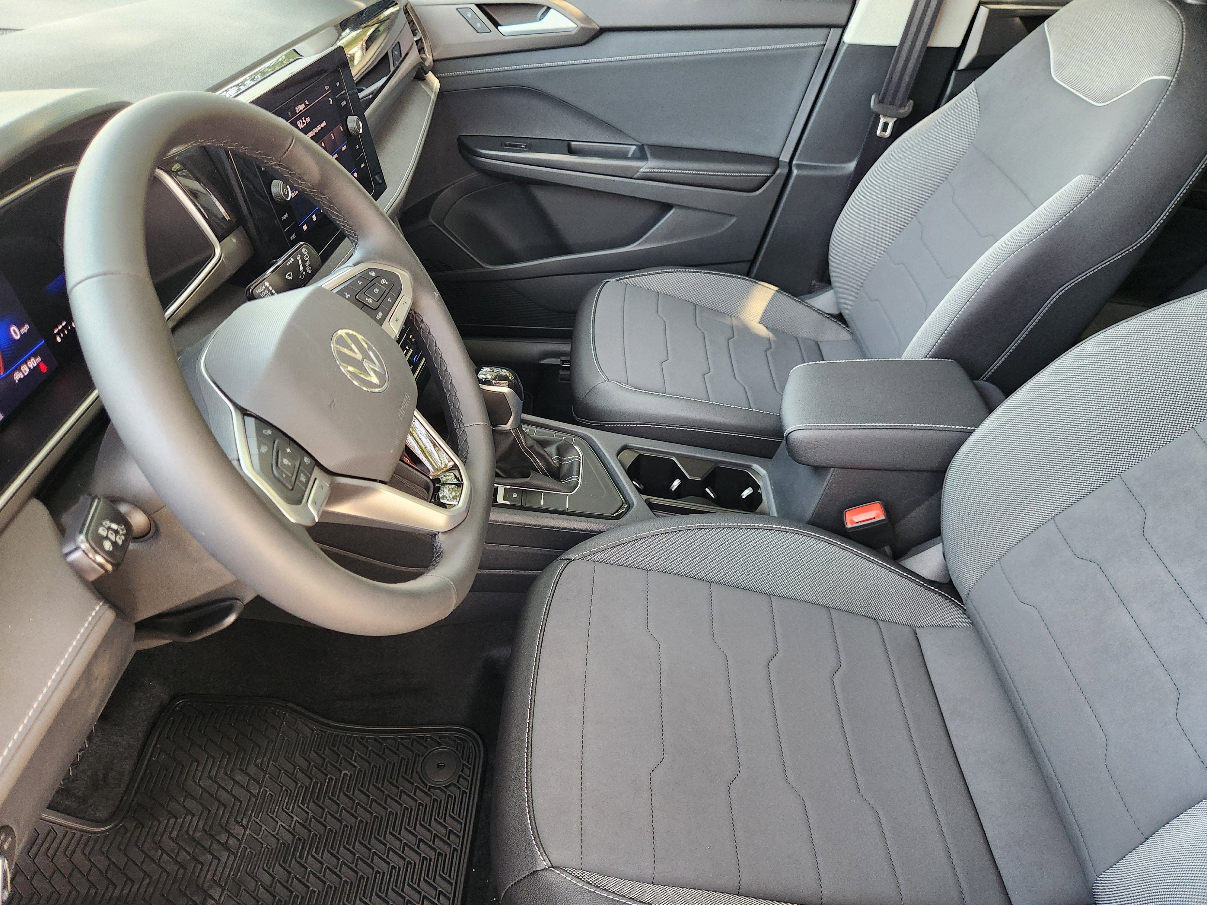2026 Volkswagen Taos SE Black