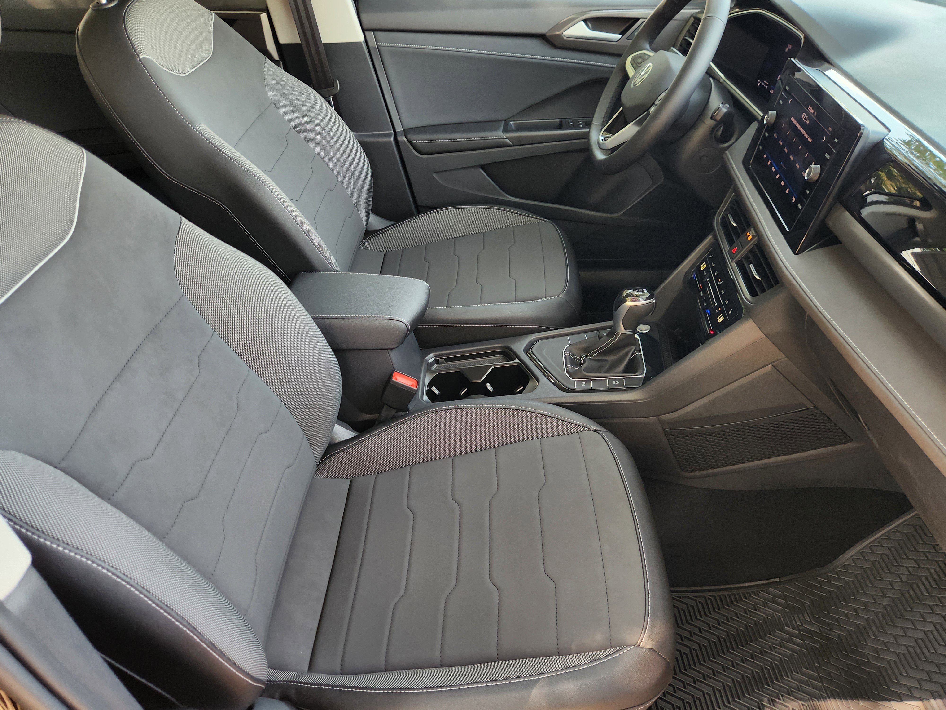 2026 Volkswagen Taos SE Black
