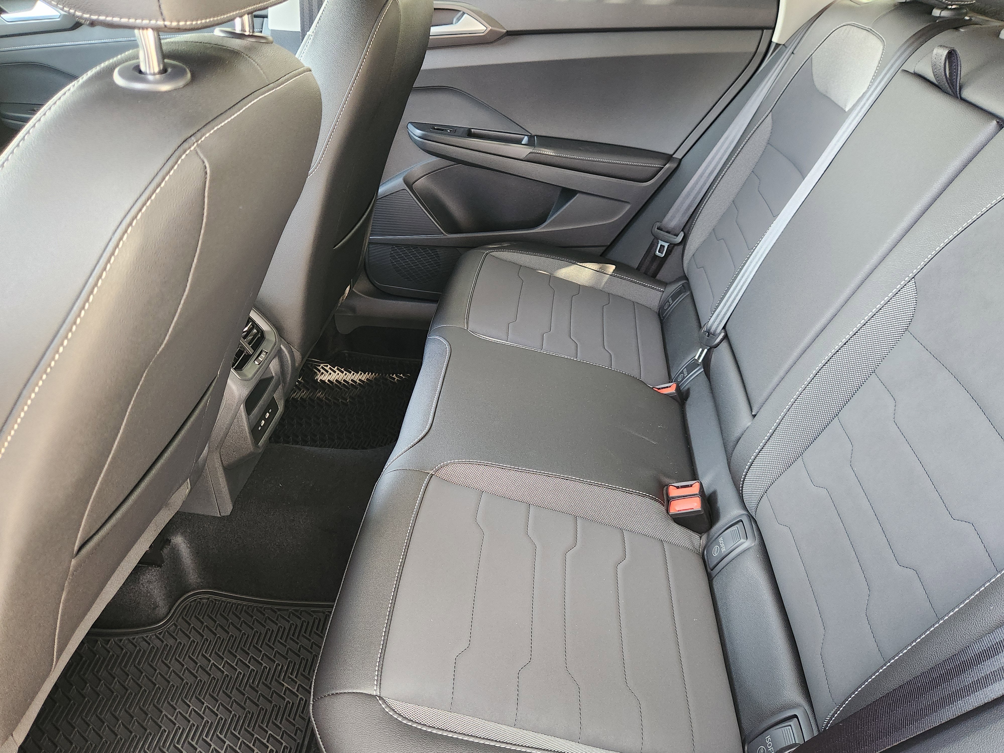 2026 Volkswagen Taos SE Black