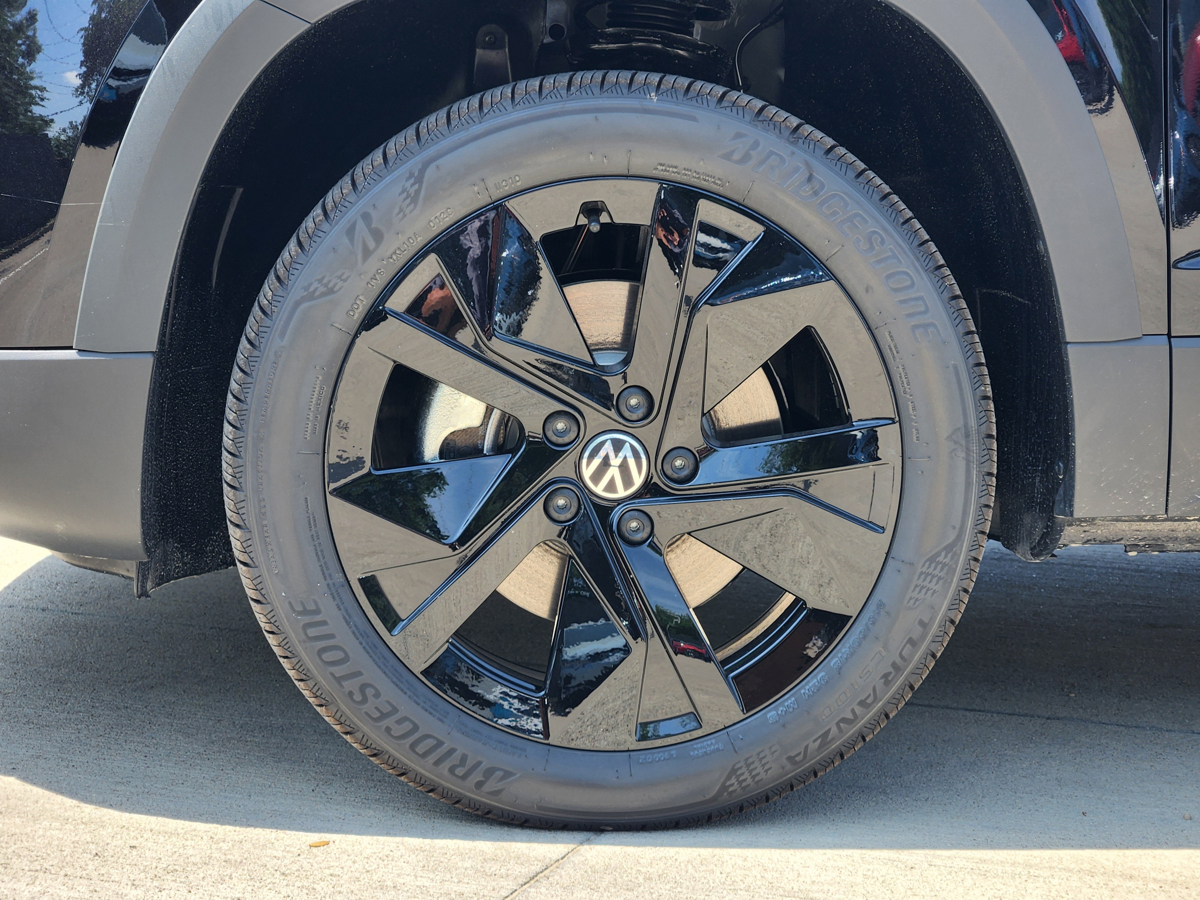 2026 Volkswagen Taos SE Black