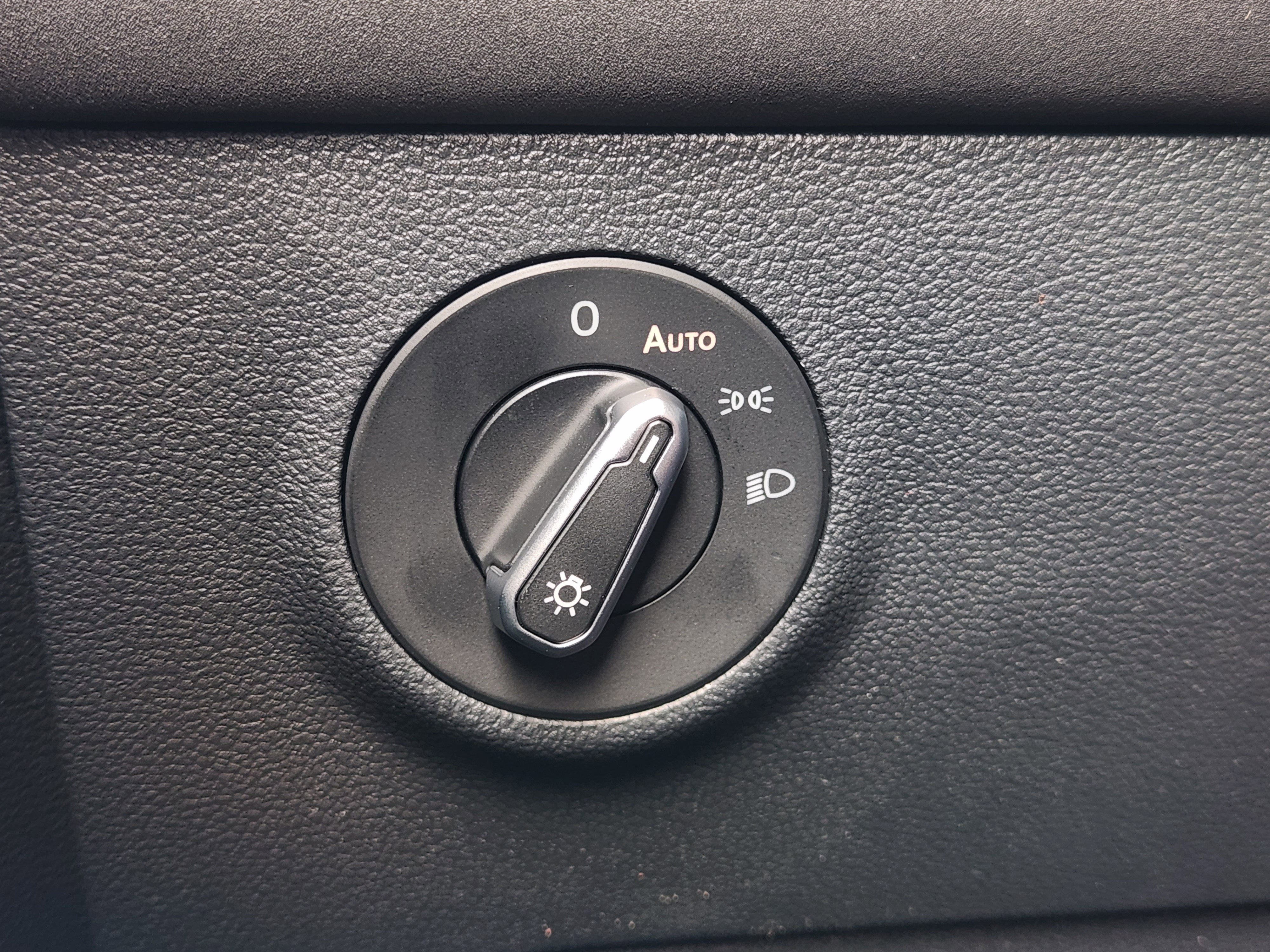 2026 Volkswagen Taos SE Black