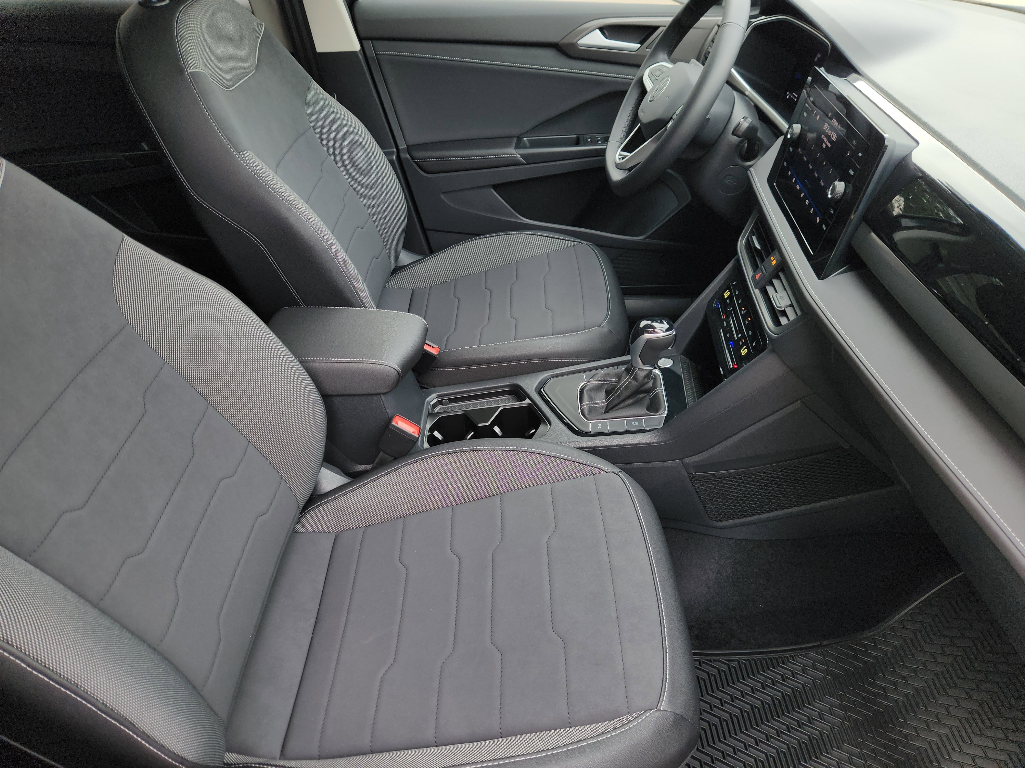 2026 Volkswagen Taos SE Black