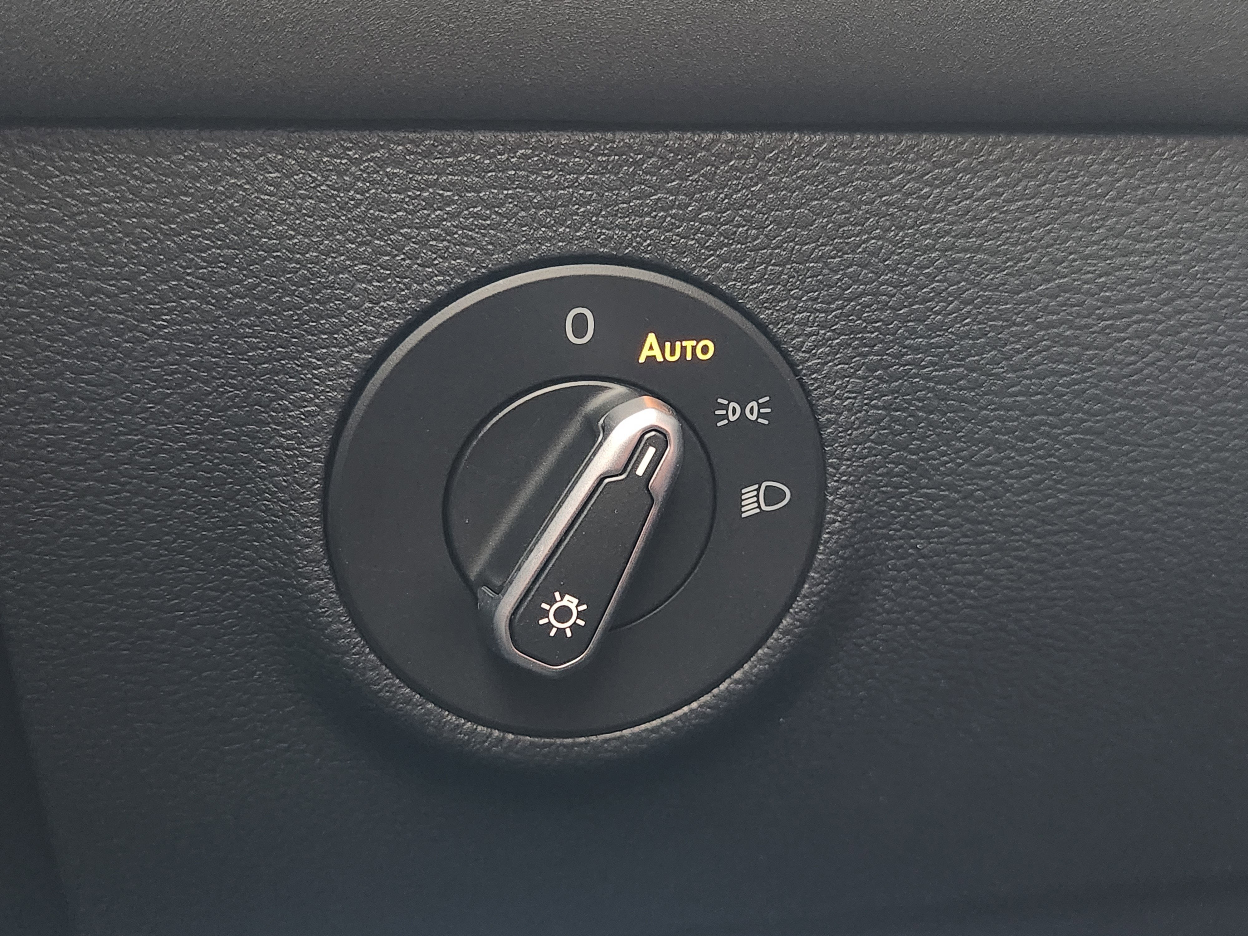 2026 Volkswagen Taos SE Black