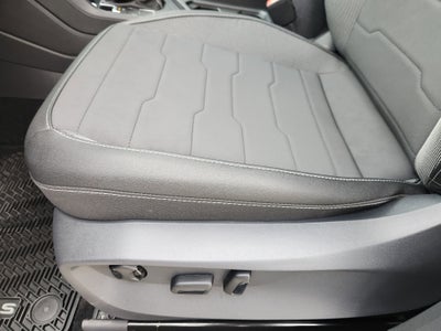 2026 Volkswagen Taos SE Black