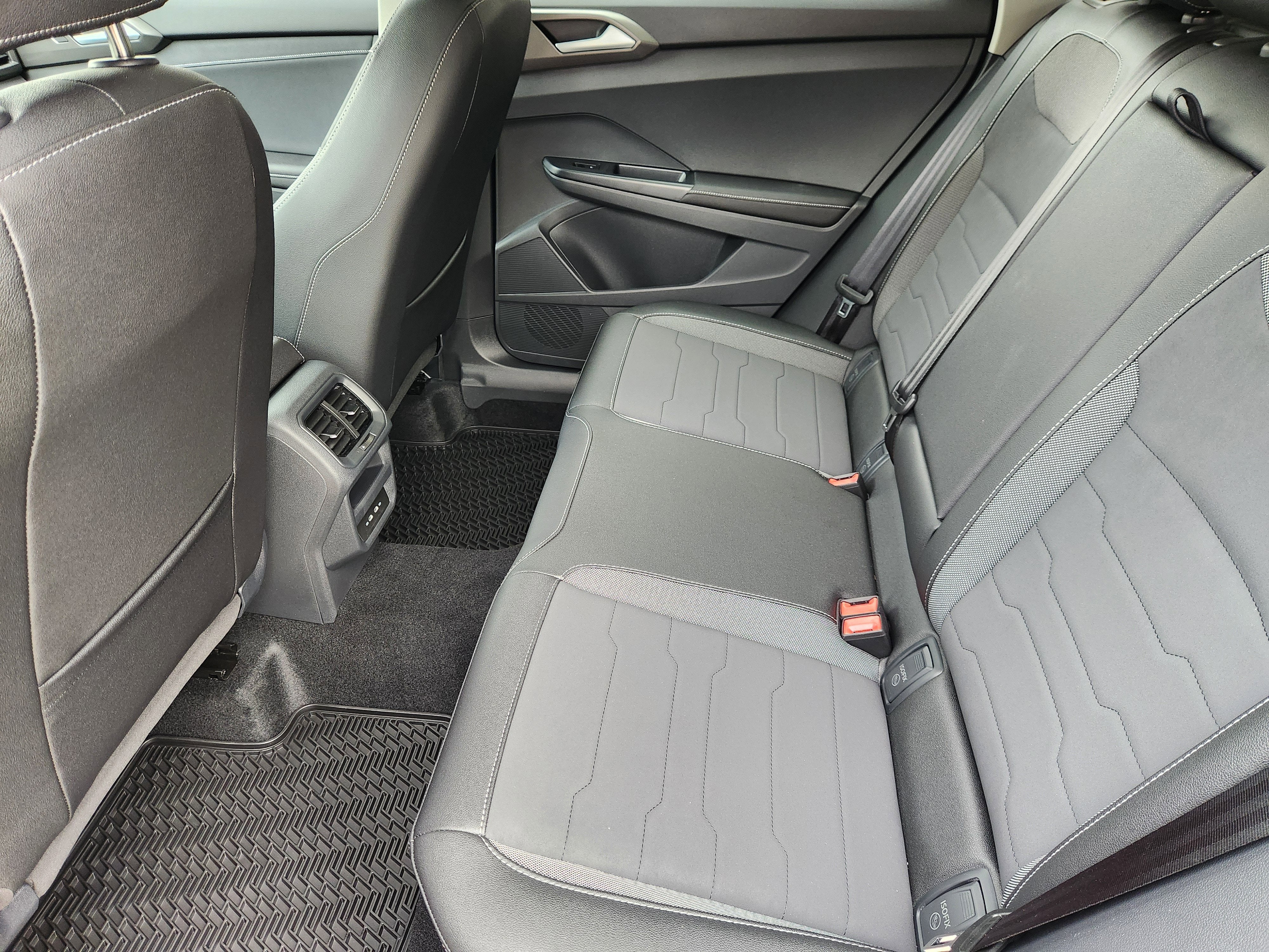 2026 Volkswagen Taos SE Black