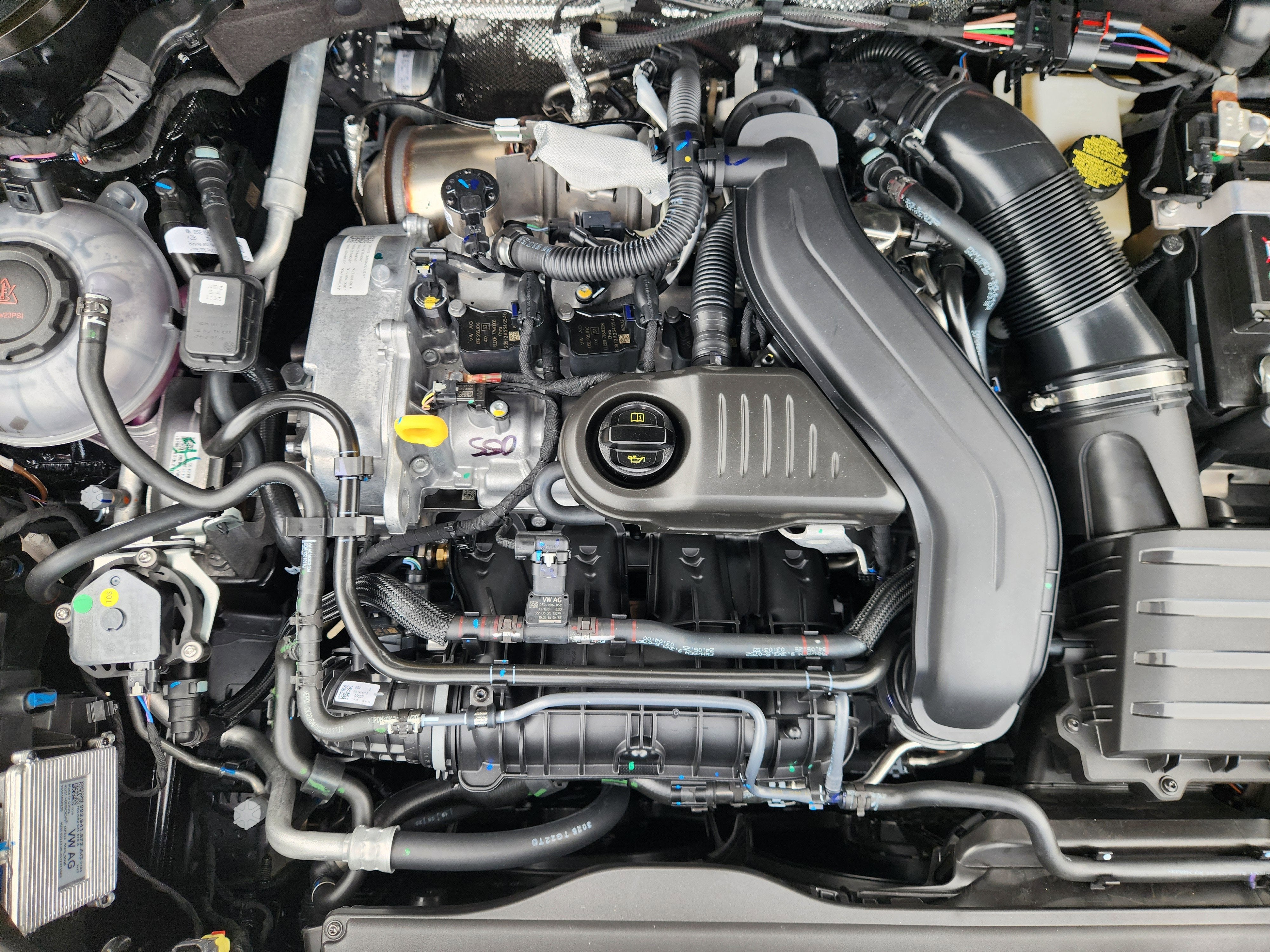 2026 Volkswagen Taos SE Black