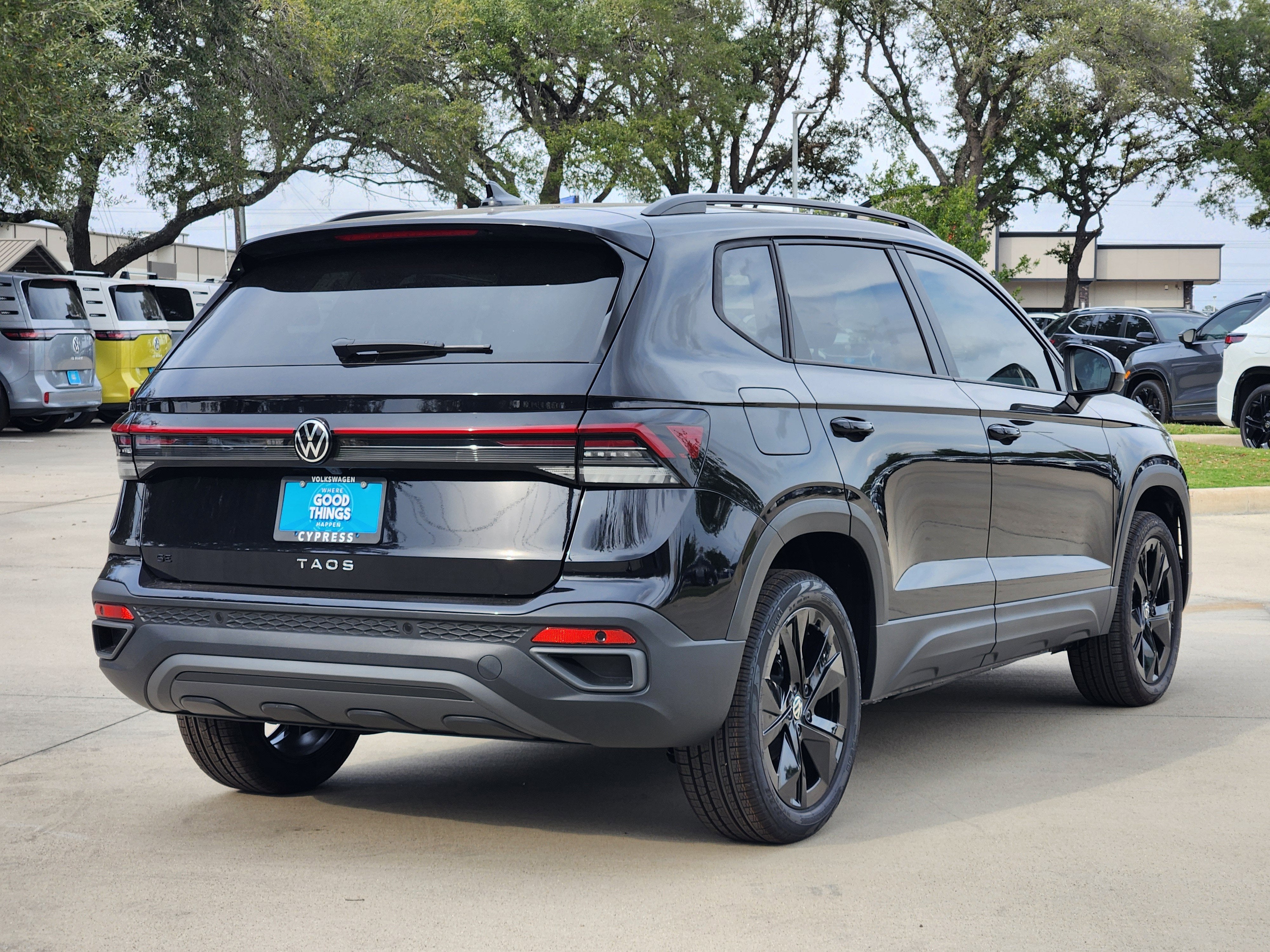 2026 Volkswagen Taos SE Black