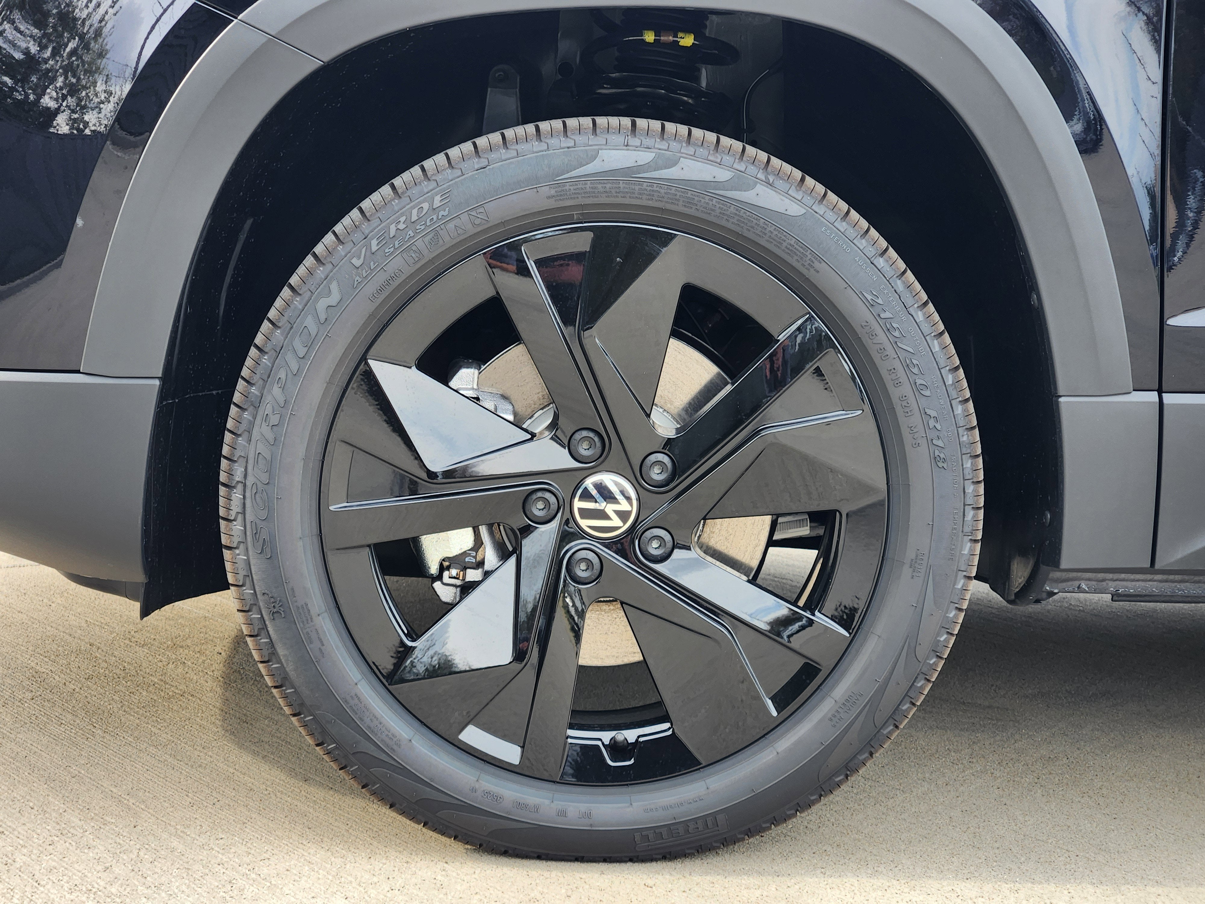 2026 Volkswagen Taos SE Black