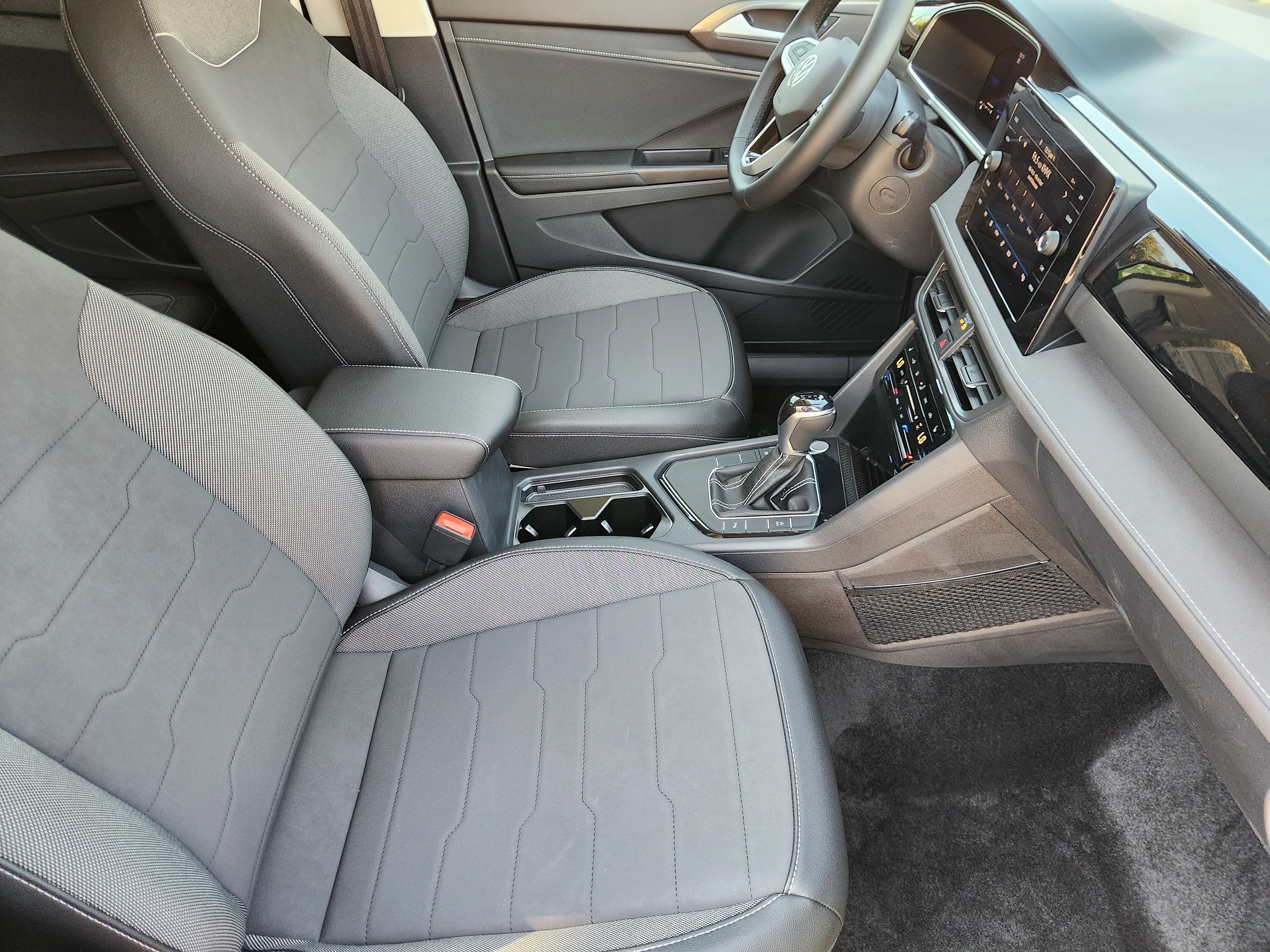 2027 Volkswagen Taos SE Black