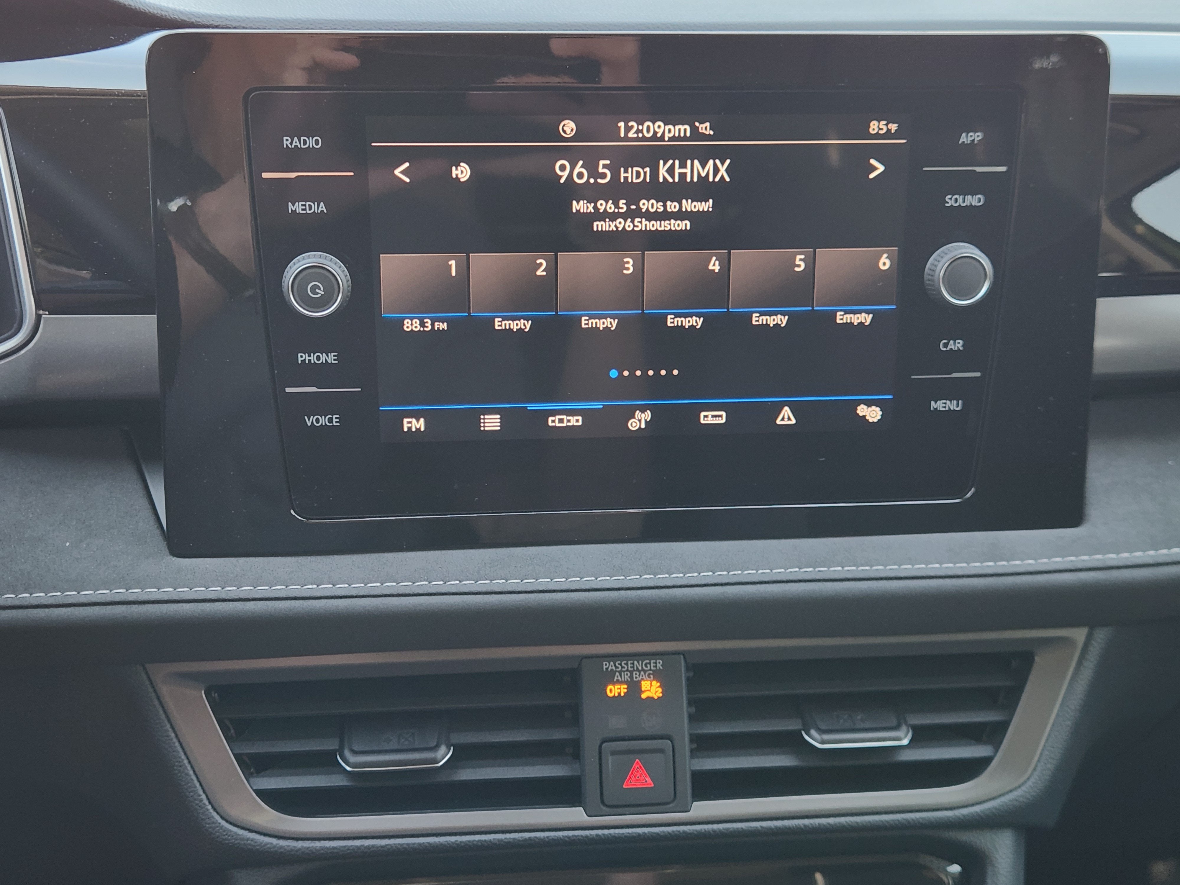 2027 Volkswagen Taos SE Black