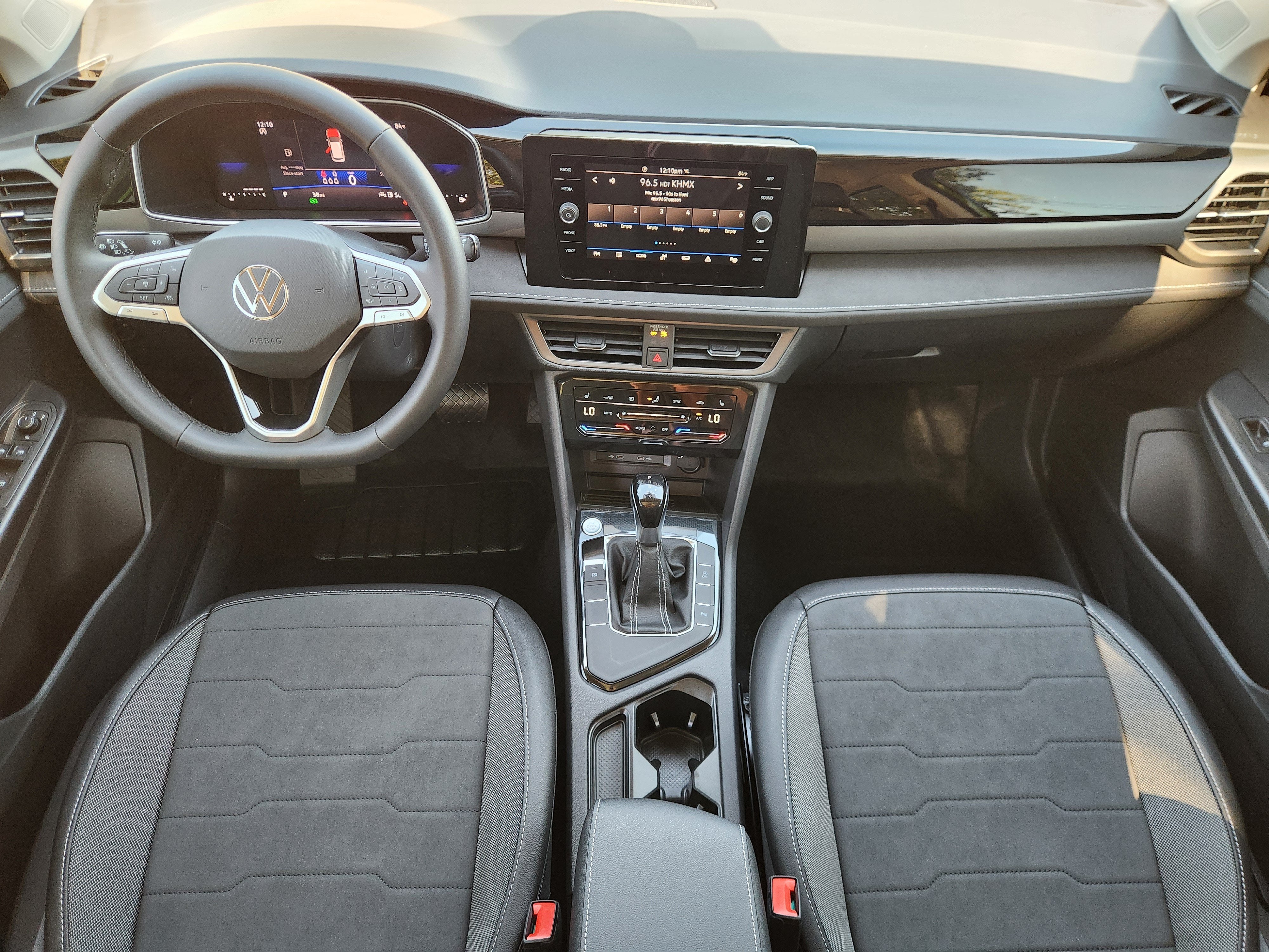 2027 Volkswagen Taos SE Black