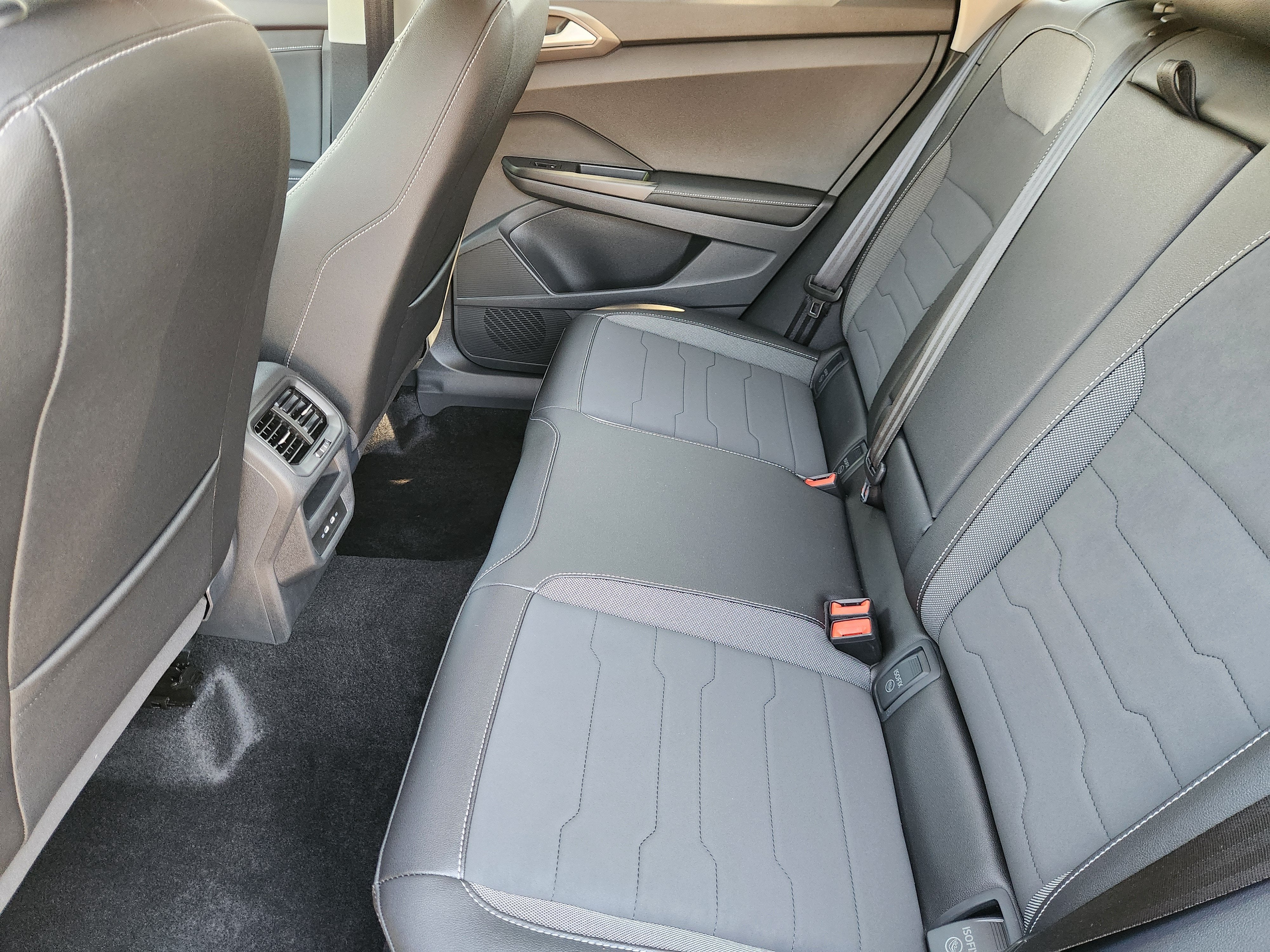 2027 Volkswagen Taos SE Black