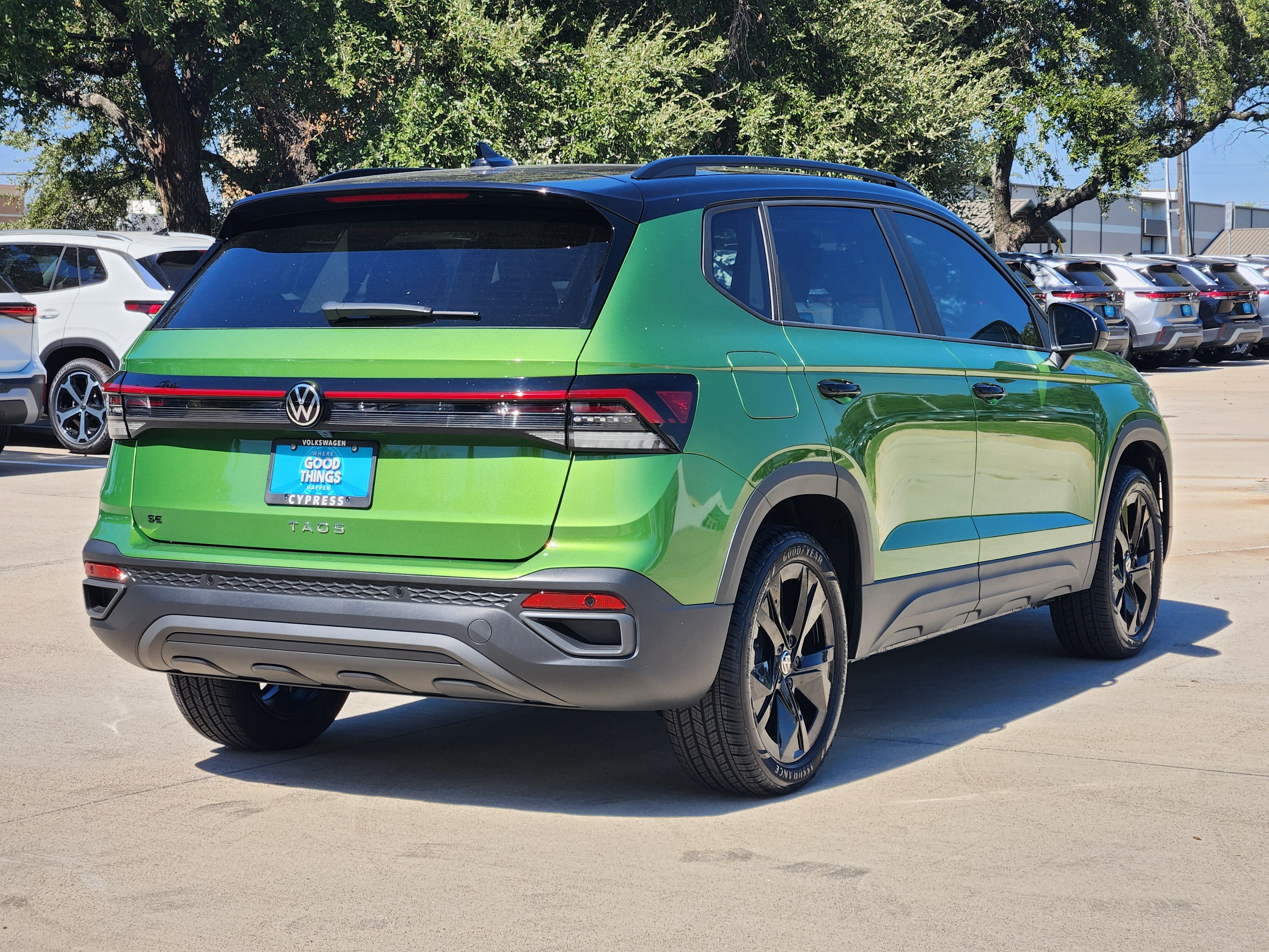 2027 Volkswagen Taos SE Black