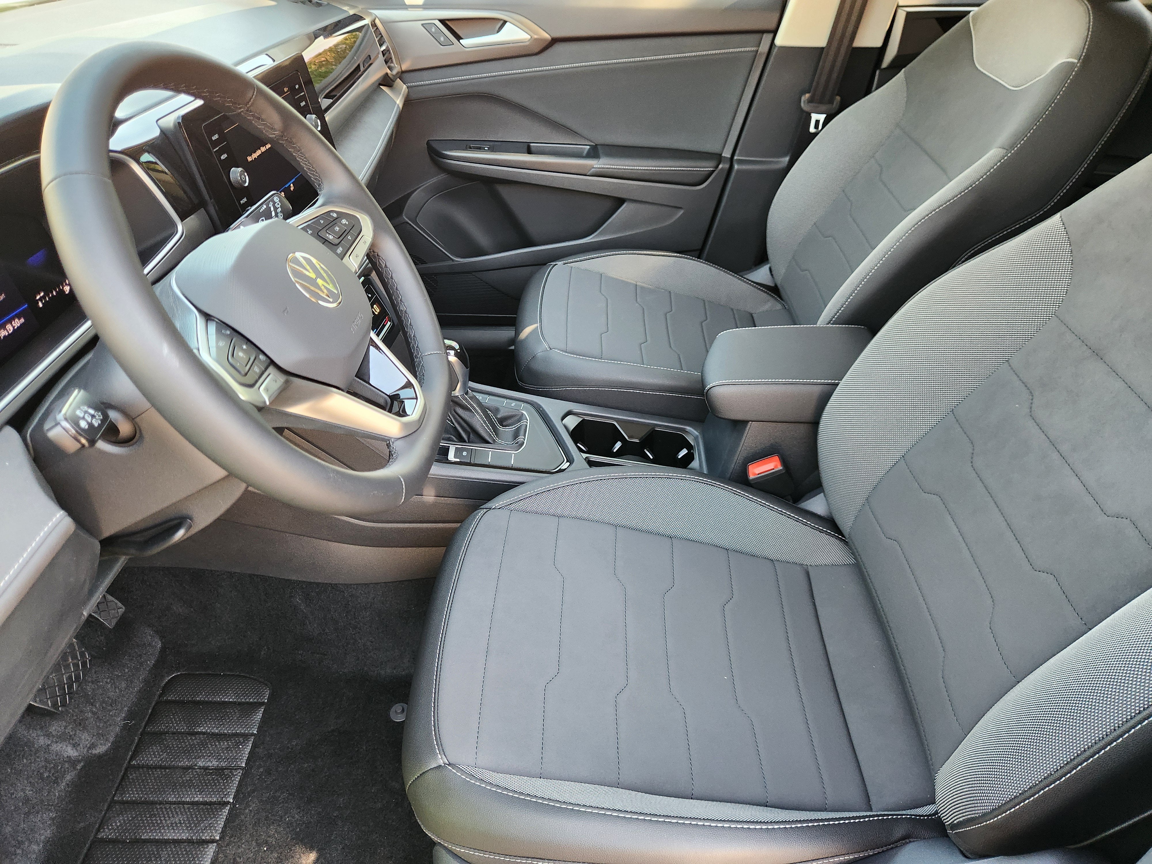 2027 Volkswagen Taos SE Black