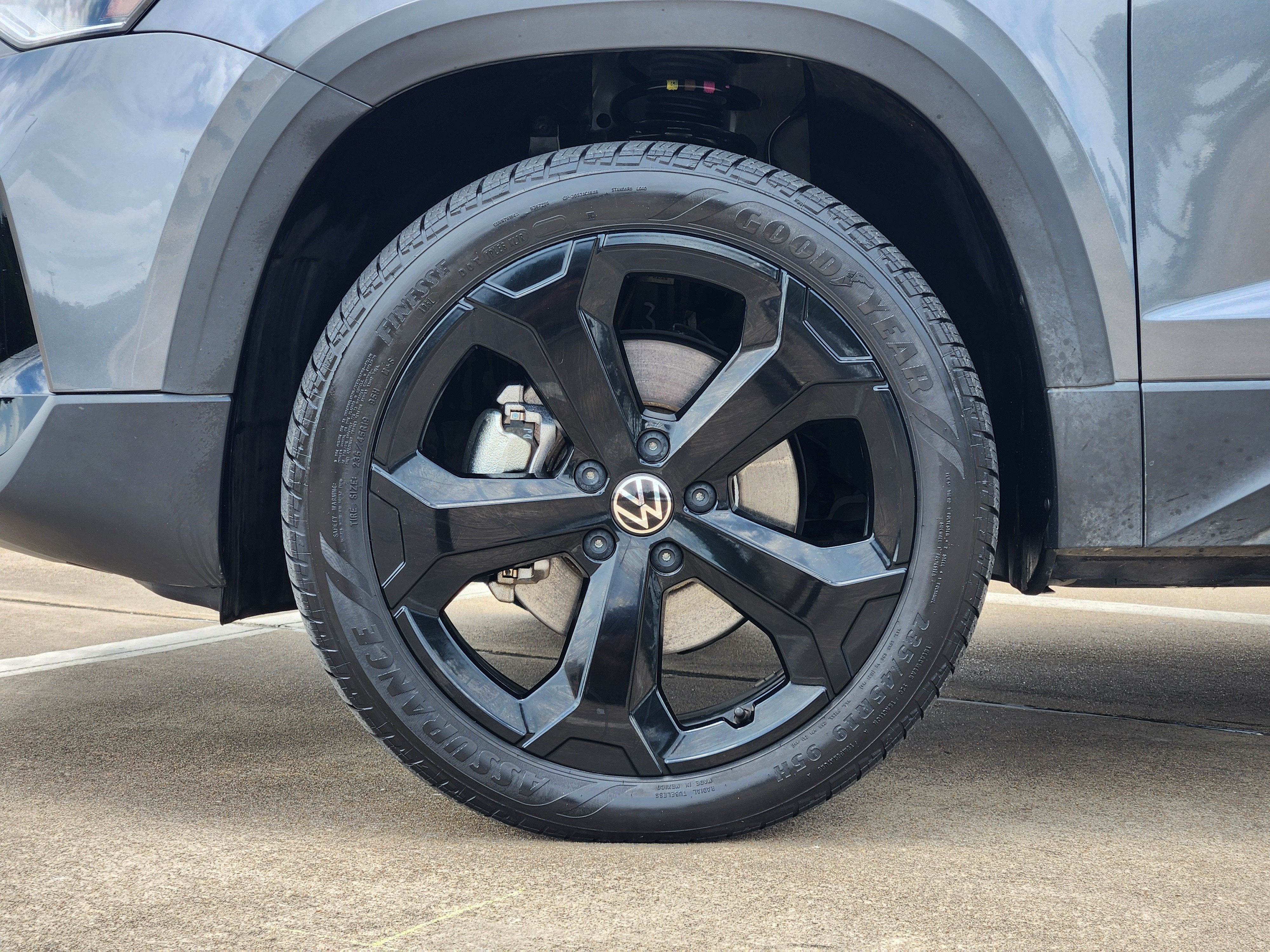 2025 Volkswagen Taos SEL