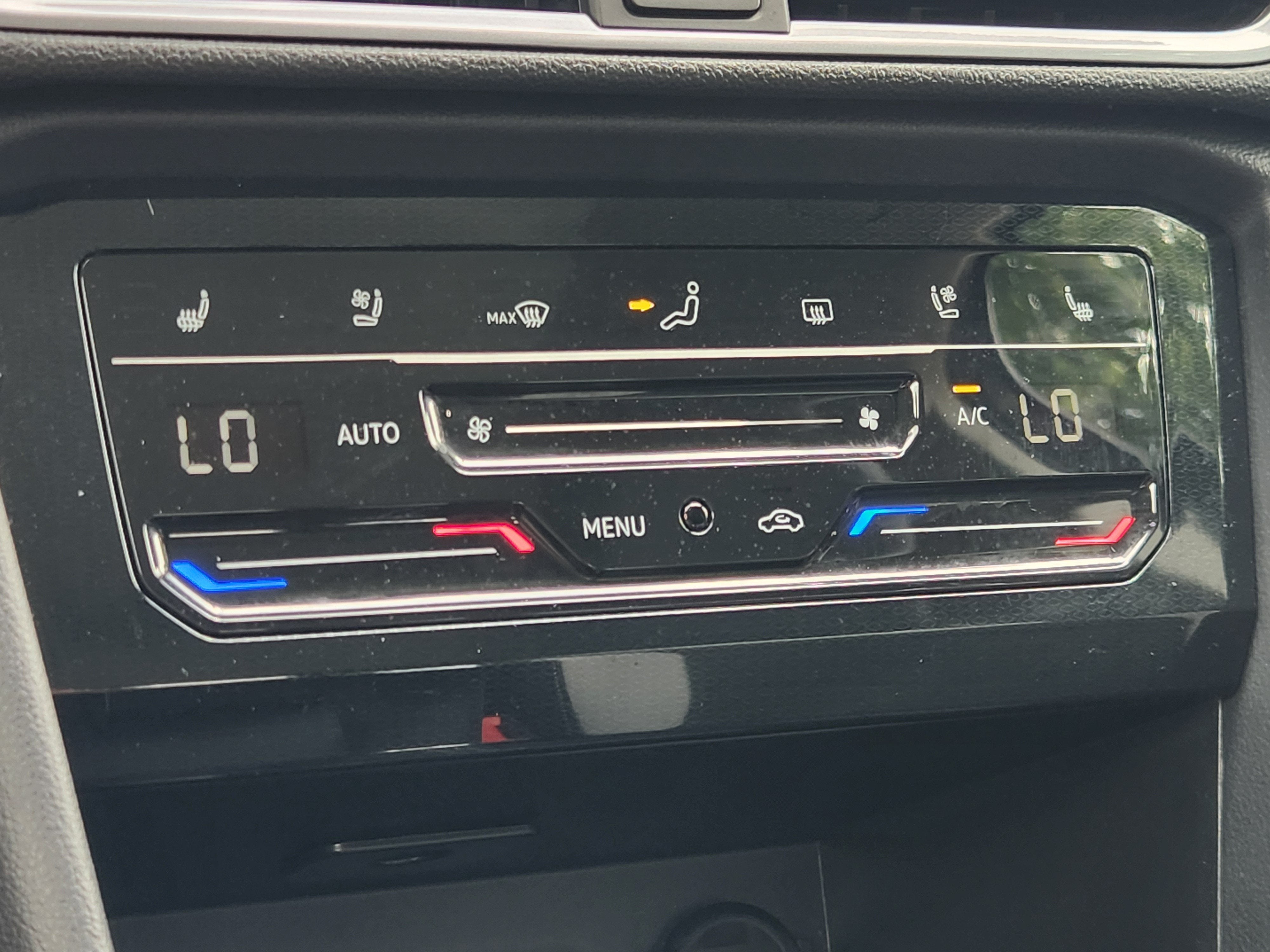 2025 Volkswagen Taos SEL