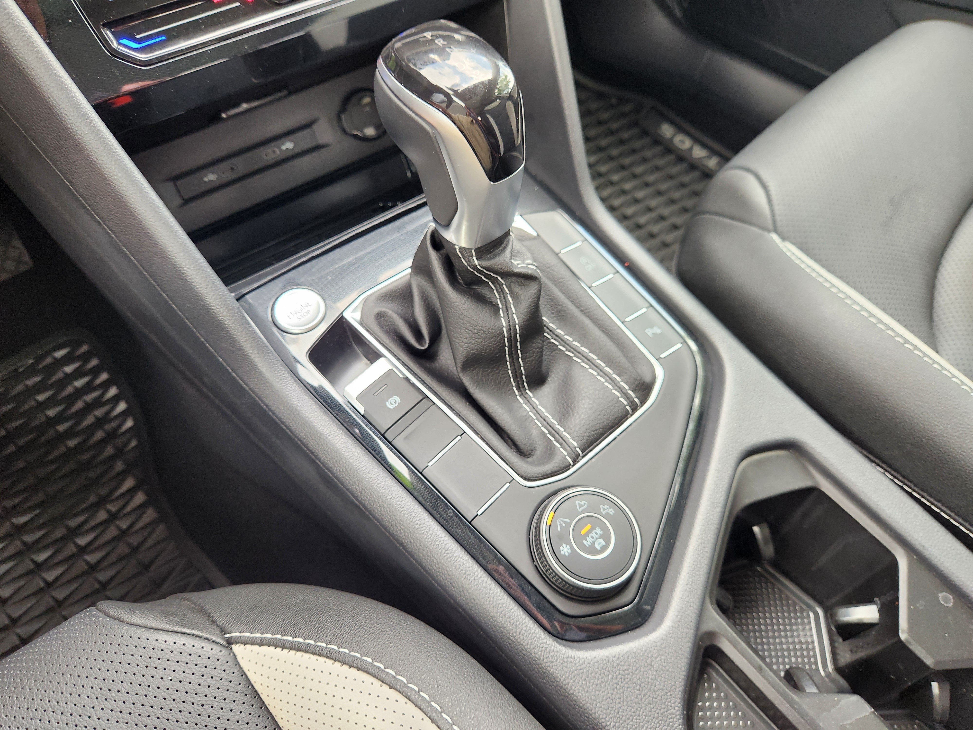 2025 Volkswagen Taos SEL
