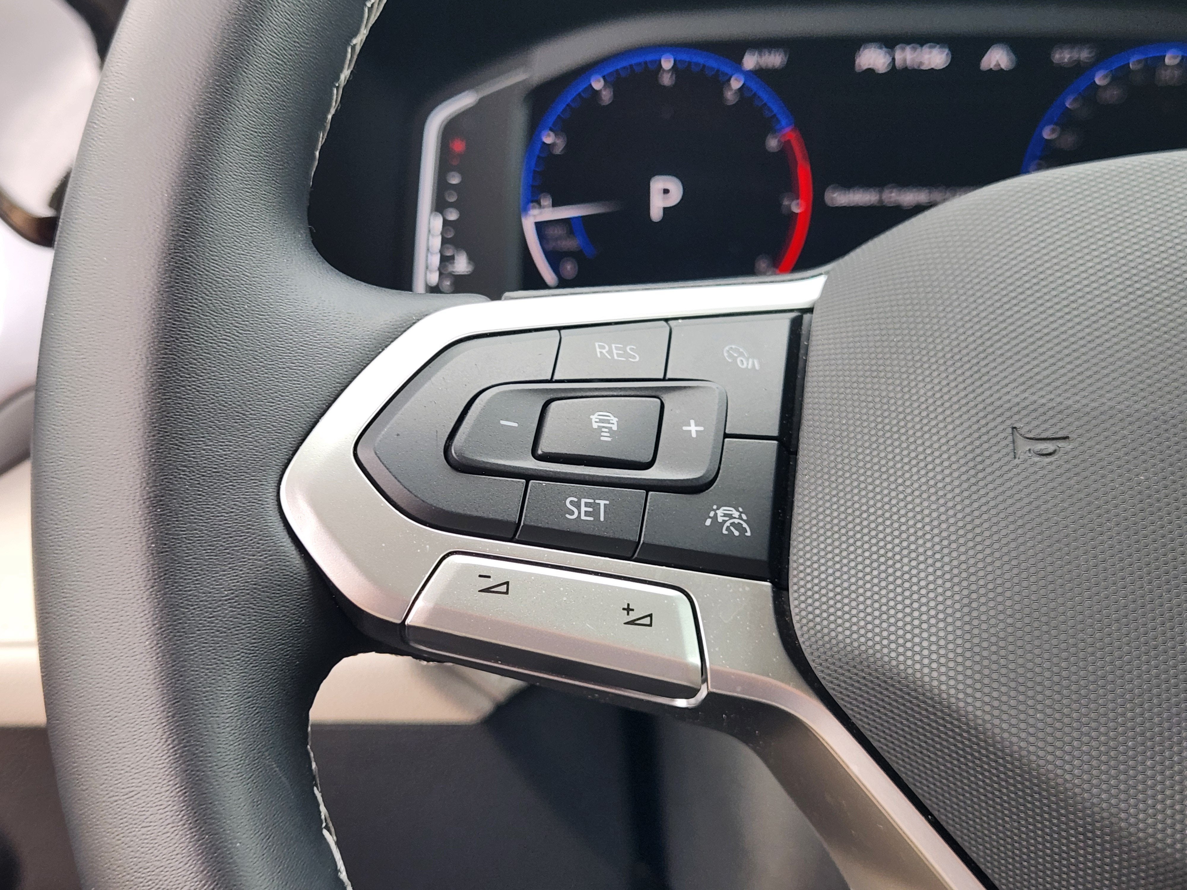 2025 Volkswagen Taos SEL