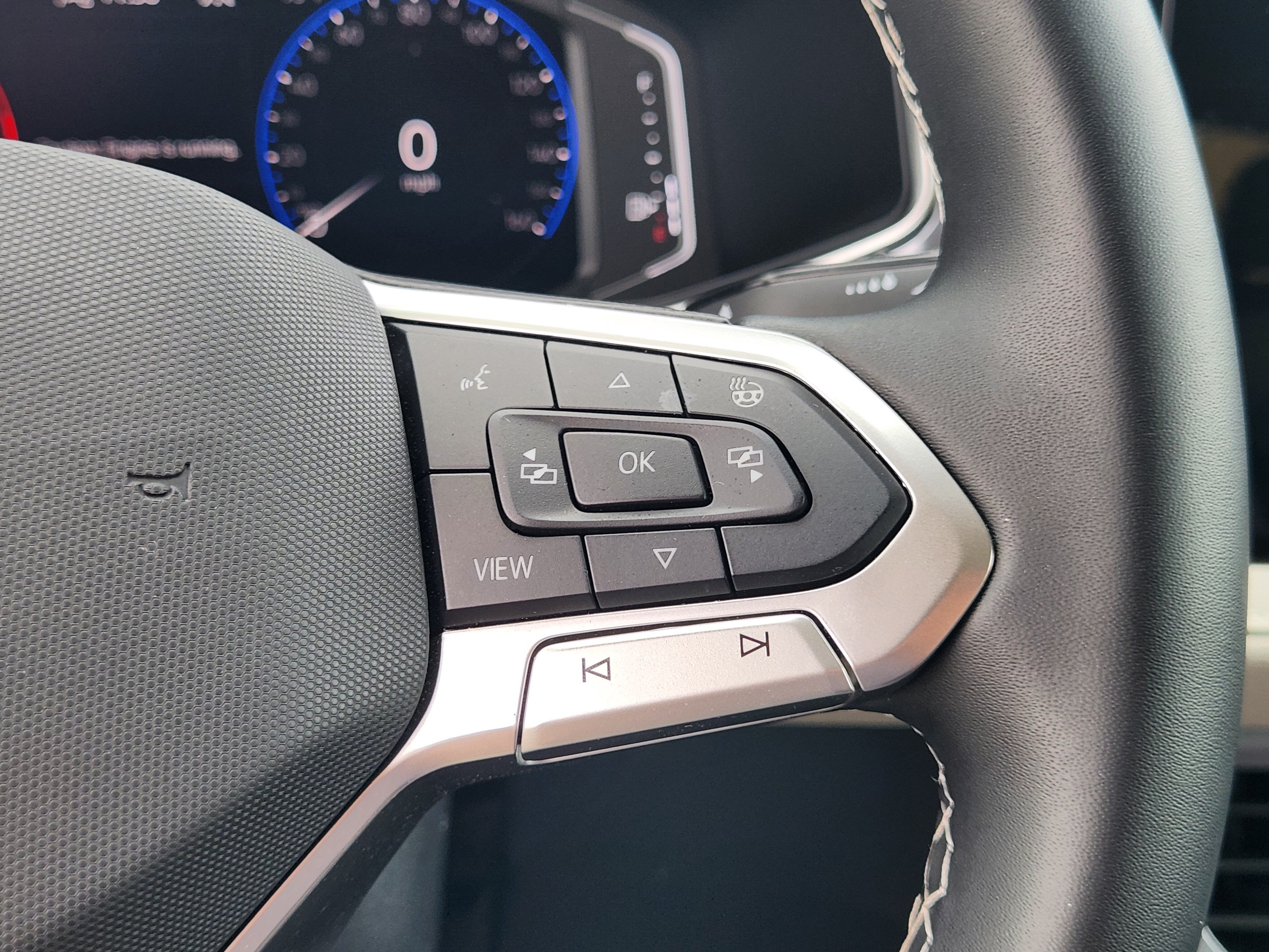 2025 Volkswagen Taos SEL