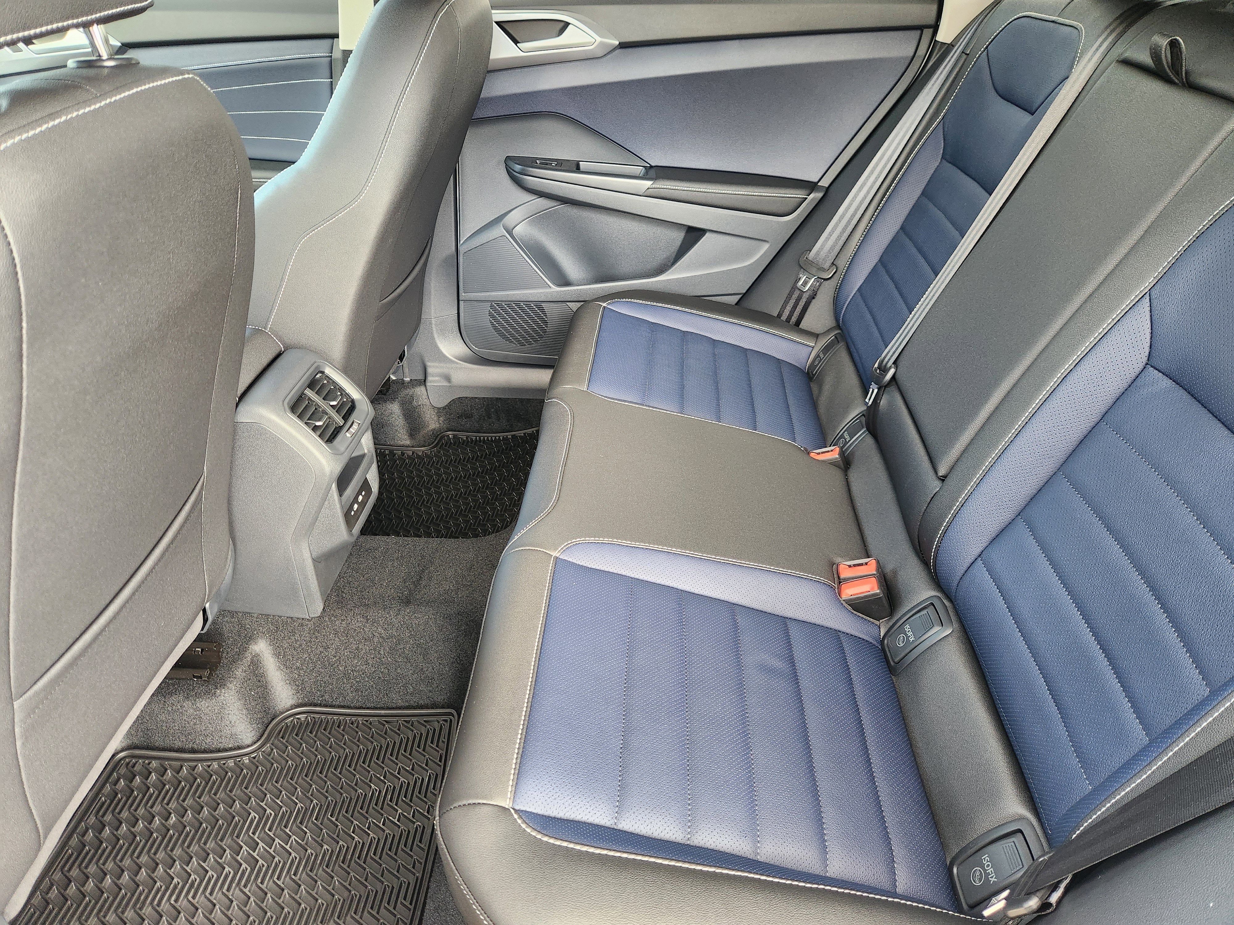 2026 Volkswagen Taos SEL