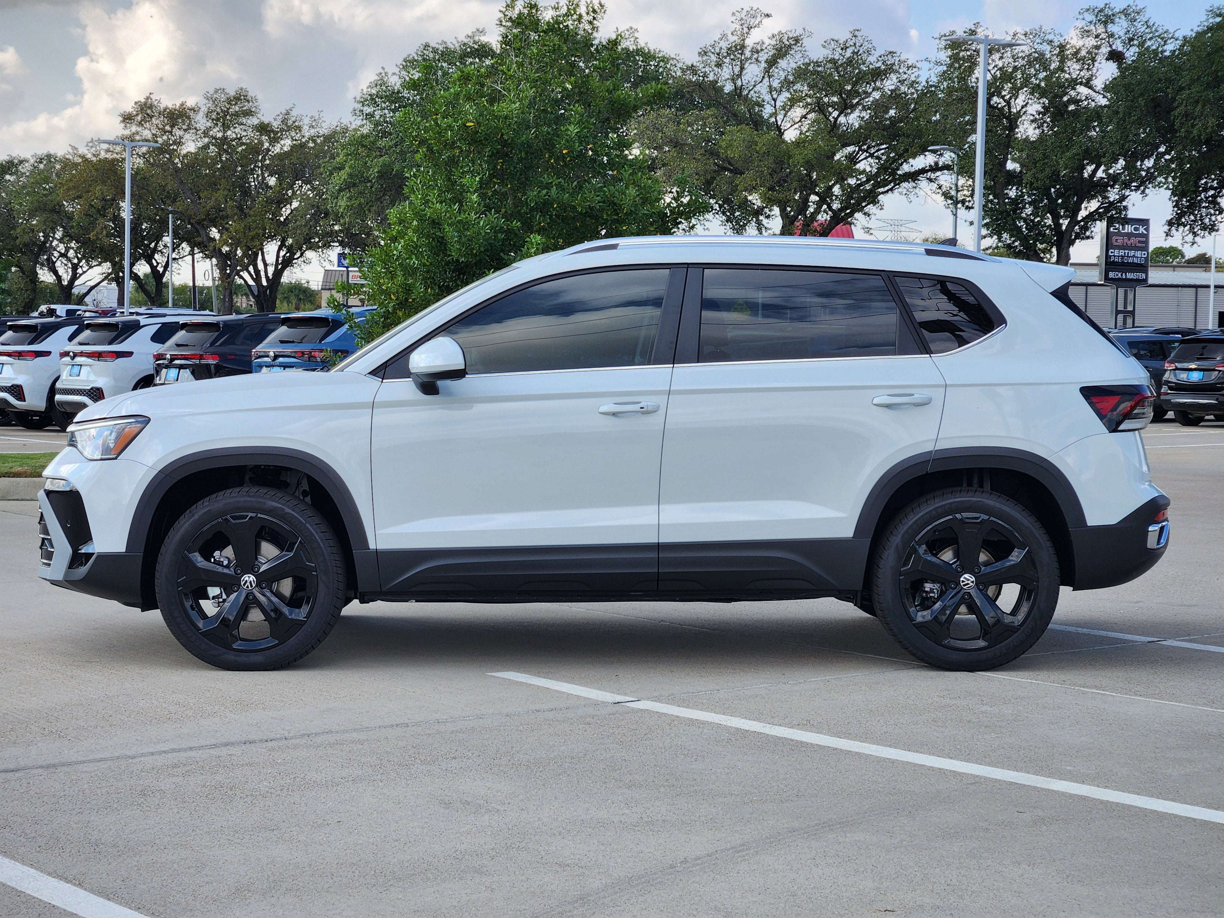 2026 Volkswagen Taos SEL