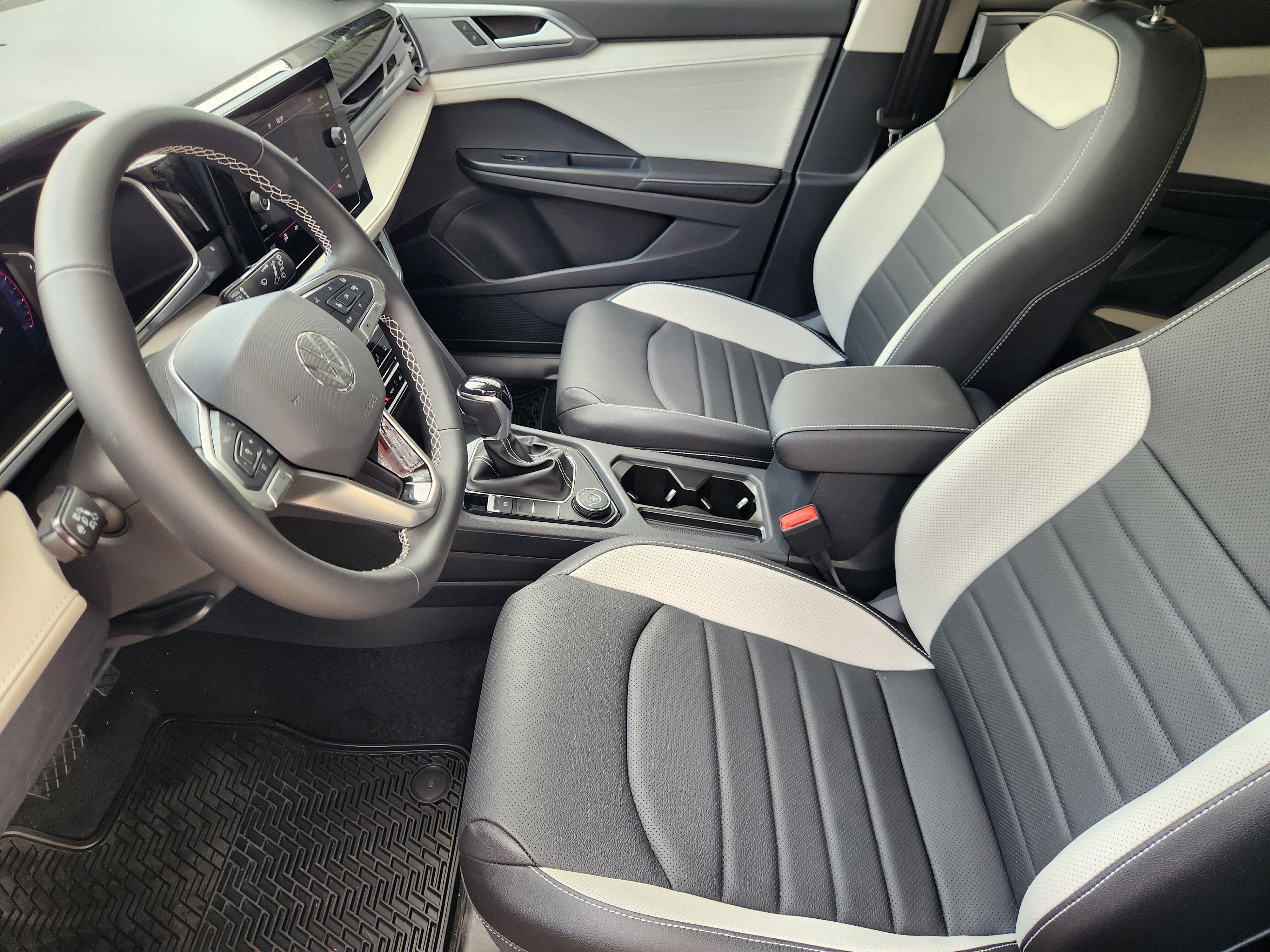 2026 Volkswagen Taos SEL