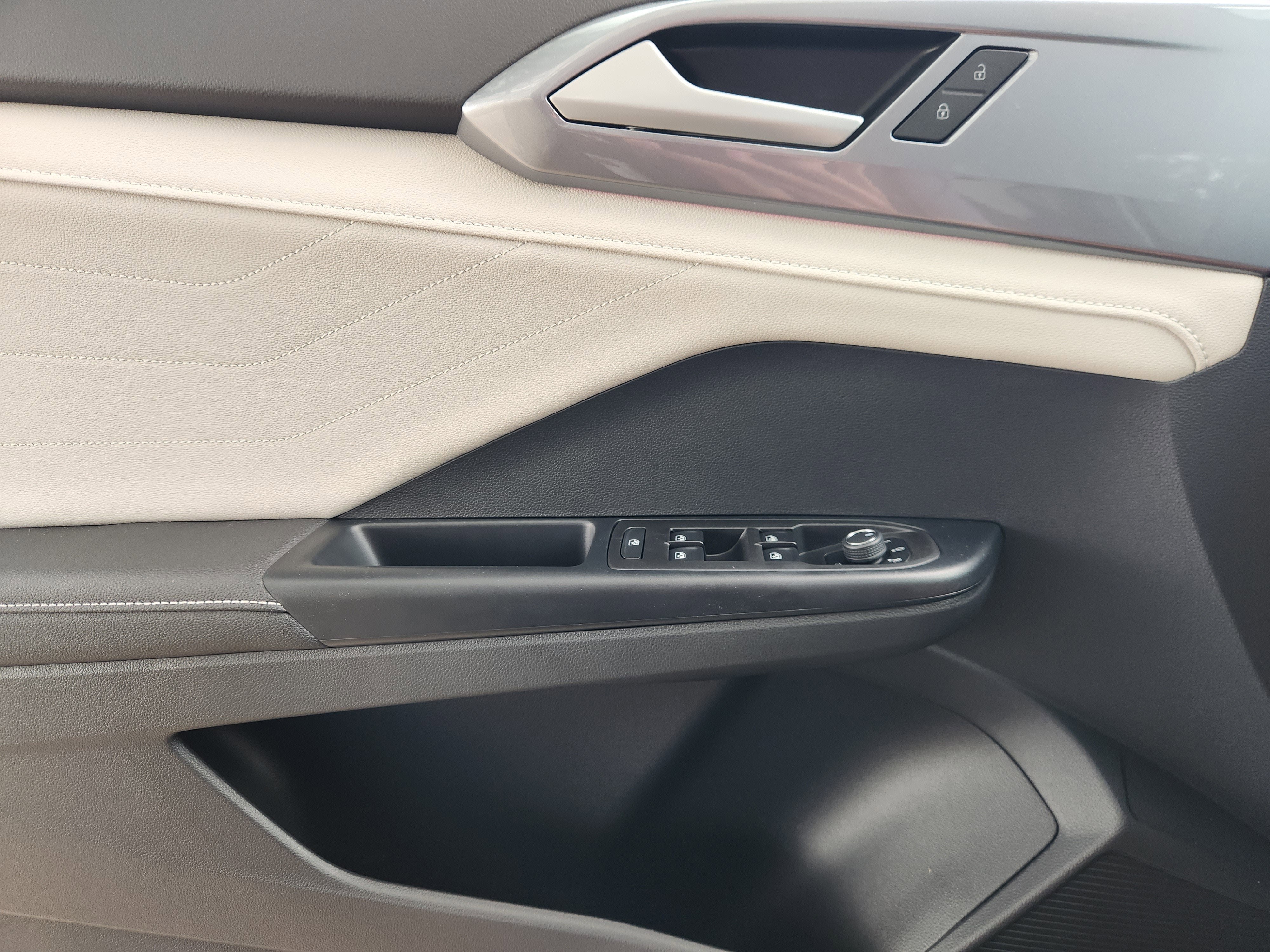 2026 Volkswagen Taos SEL